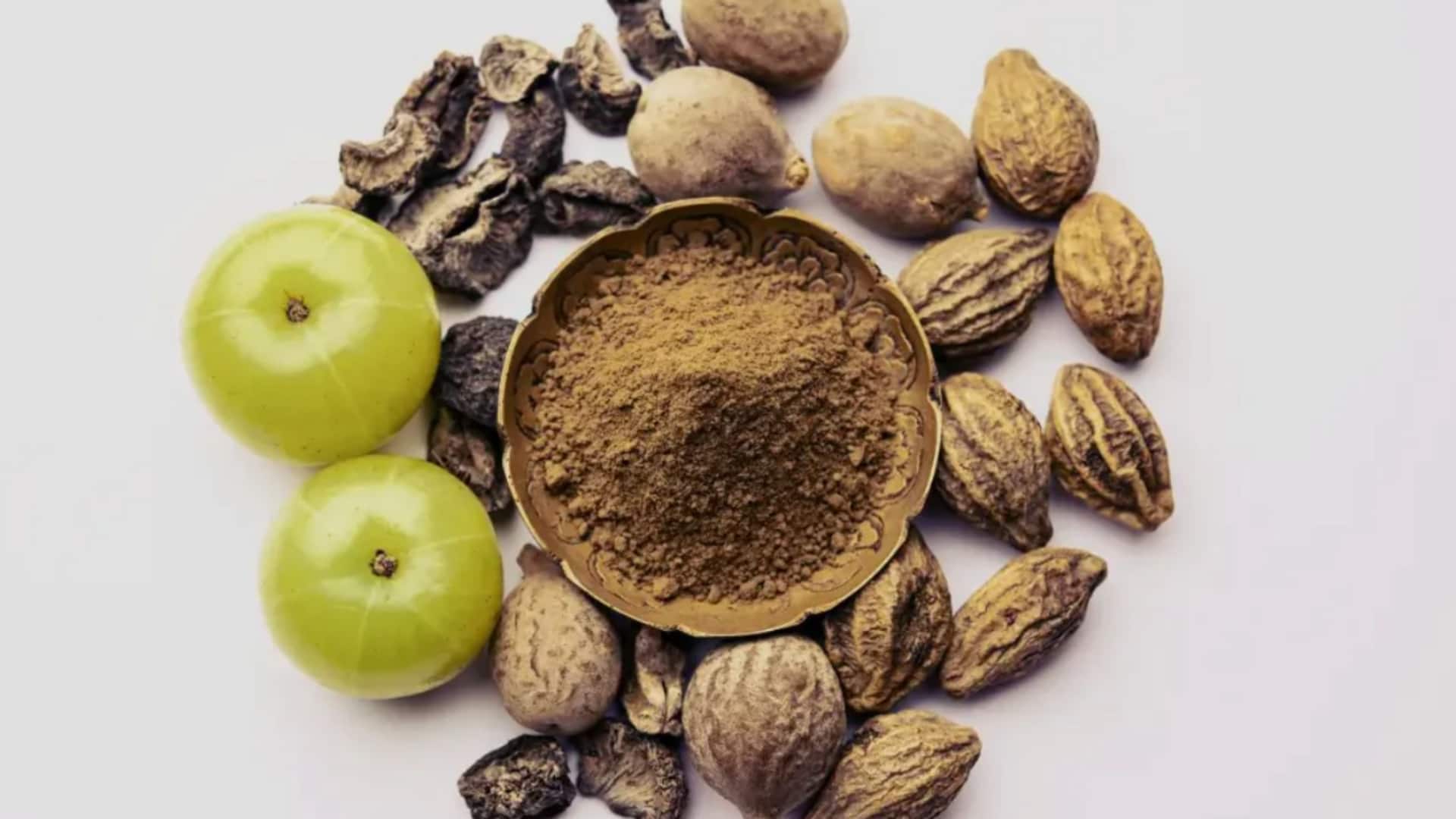 पाचन को स्वस्थ रखने में मदद कर सकता है त्रिफला, जानिए इसके 5 फायदे