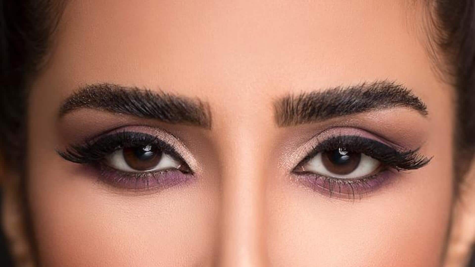 आईलाइनर लगाते समय महिलाएं न करें ये गलतियां, बिगड़ सकता है पूरा लुक आईलाइनर लगाते समय महिलाएं न करें ये गलतियां, बिगड़ सकता है पूरा लुक