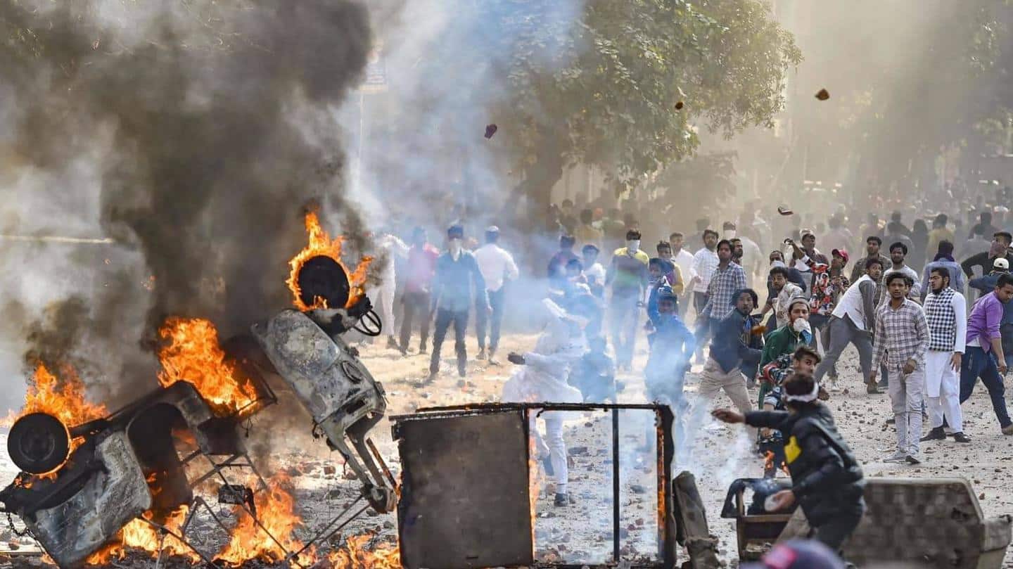तीन दिनों तक दंगों की आग में जली थी दिल्ली तीन दिनों तक दंगों की आग में जली थी दिल्ली