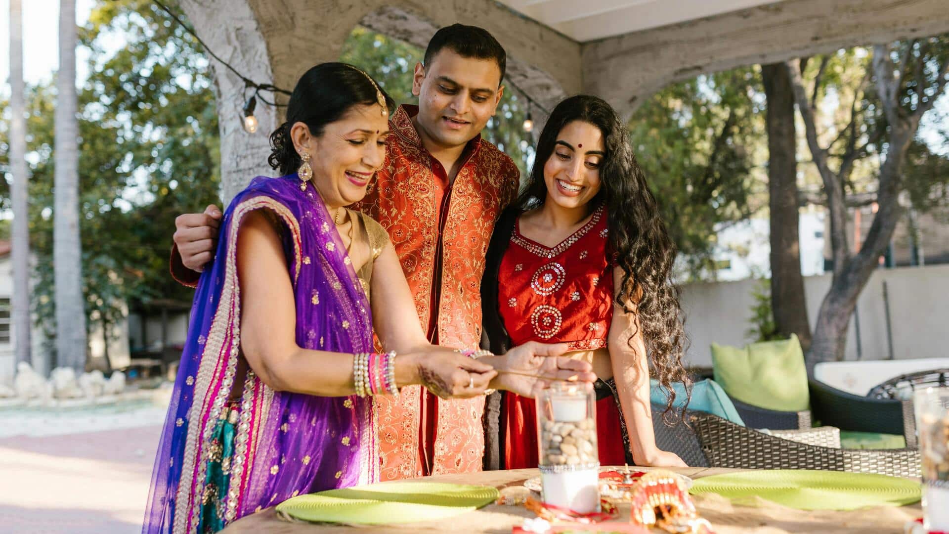 परिवार के साथ समय बिताते समय इन 5 बातों का रखें ध्यान, मिलेगा आराम