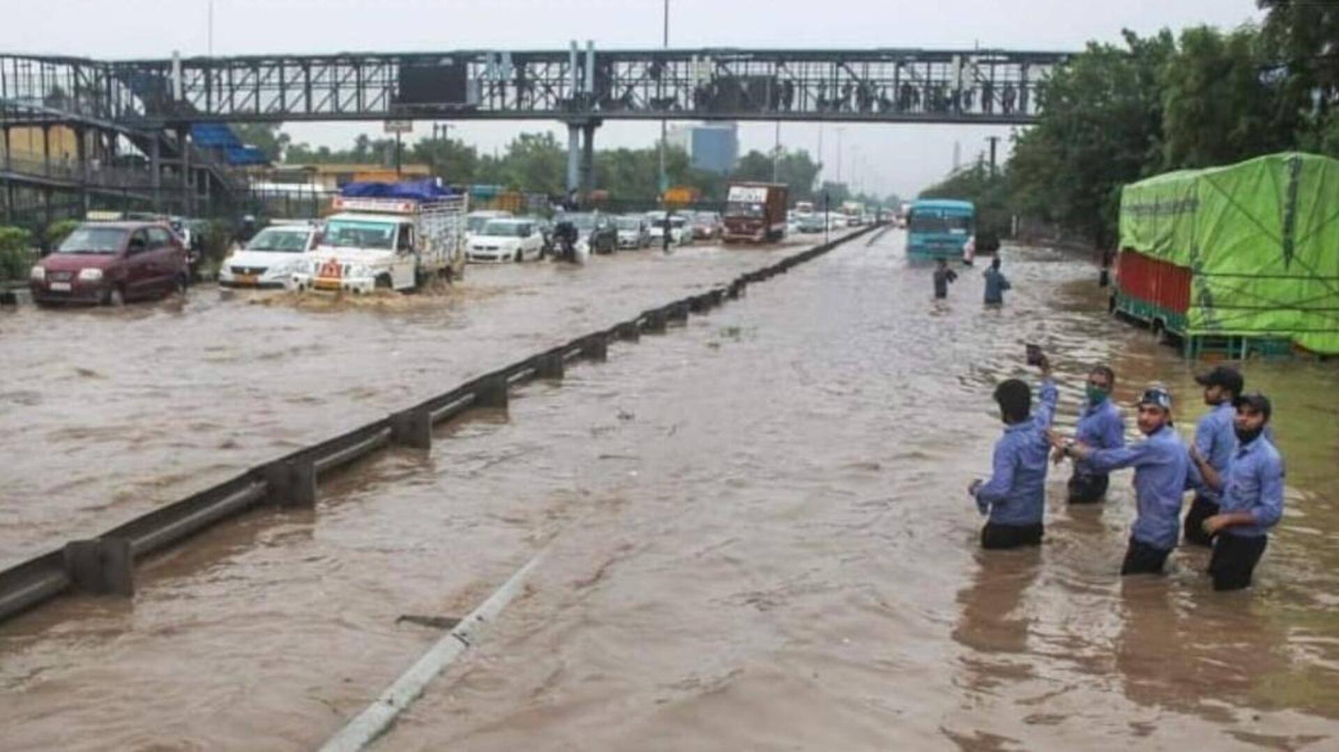 गुरूग्राम: भारी बारिश के कारण एक्सप्रेसवे समेत 25 इलाकों में जलभराव, यातायात बाधित