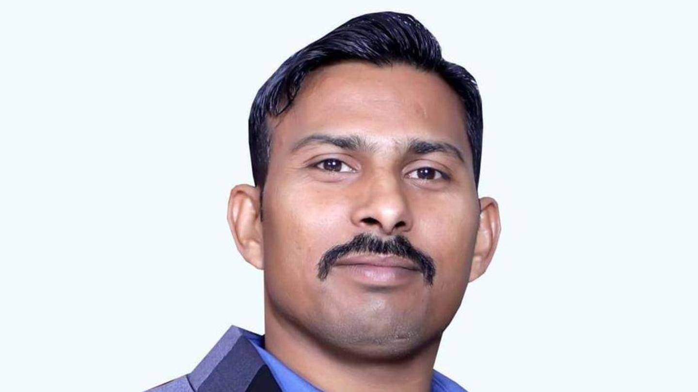 मनहास के परिजनों से मिले CRPF के वरिष्ठ अधिकारी मनहास के परिजनों से मिले CRPF के वरिष्ठ अधिकारी