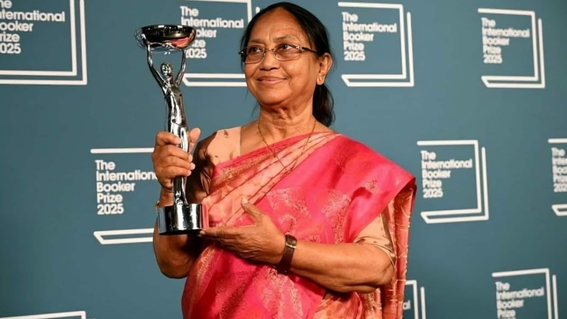 कन्नड़ लेखिका बानू मुश्ताक को 'हार्ट लैंप' के लिए अंतरराष्ट्रीय बुकर पुरस्कार से नवाजा गया कन्नड़ लेखिका बानू मुश्ताक को 'हार्ट लैंप' के लिए अंतरराष्ट्रीय बुकर पुरस्कार से नवाजा गया