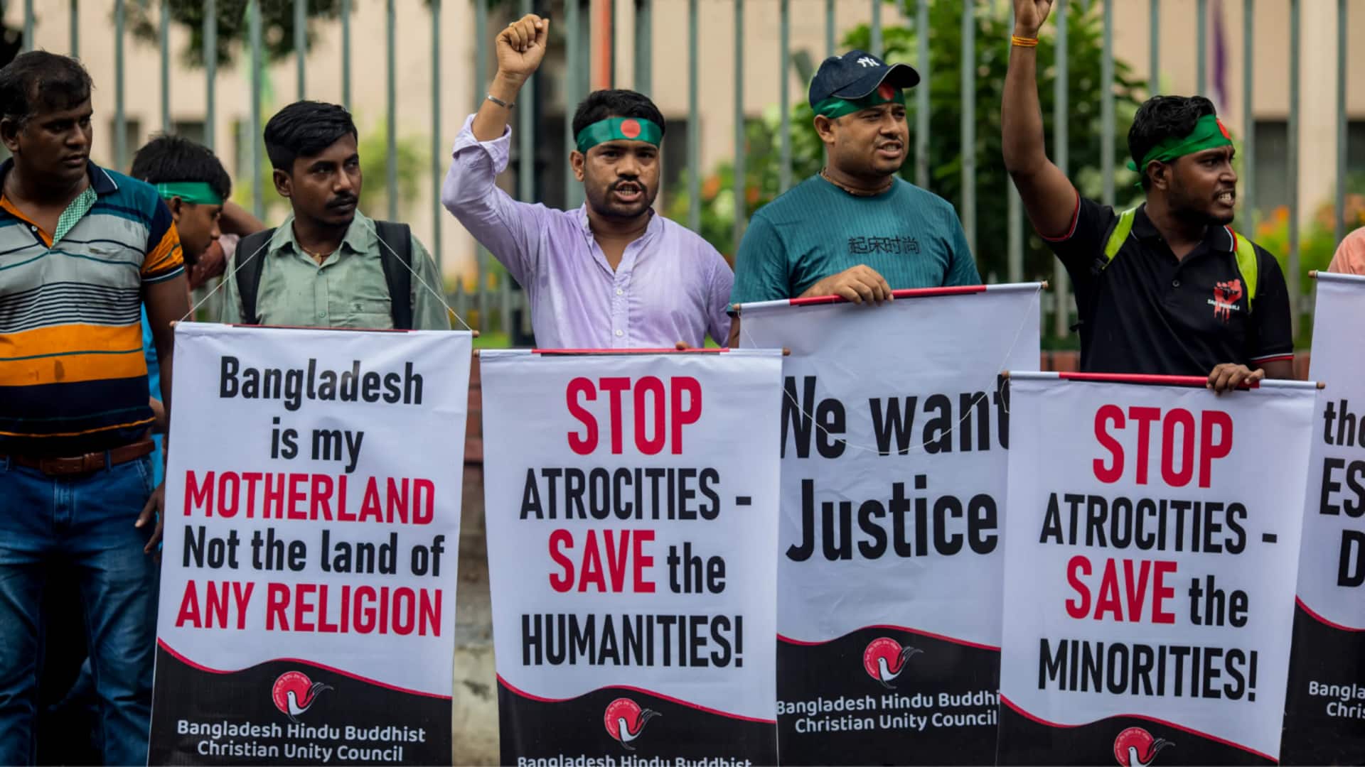 बांग्लादेश: एक और हिंदू युवक पर जानलेवा हमला, भीड़ ने जिंदा जलाने की कोशिश की