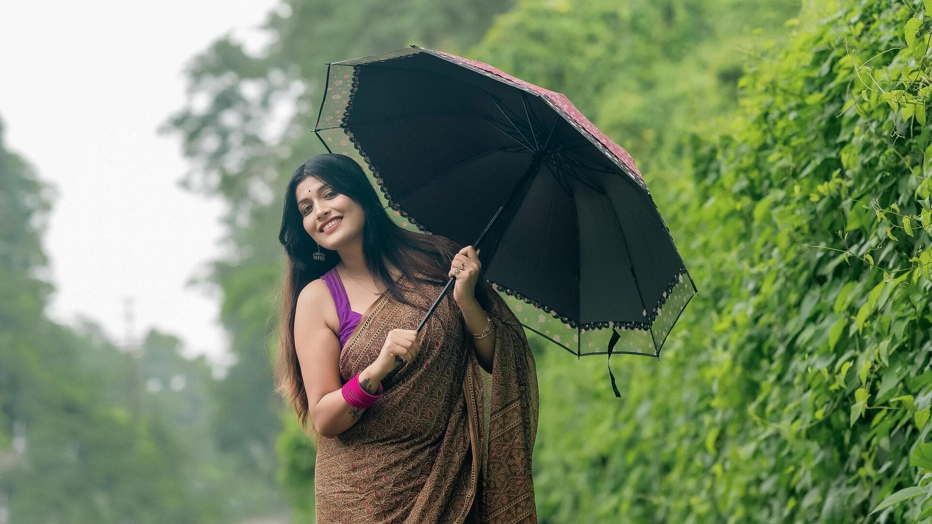मानसून में पहनें इन फैब्रिक वाले कपड़े, बारिश के पानी को सोखने की होती है क्षमता