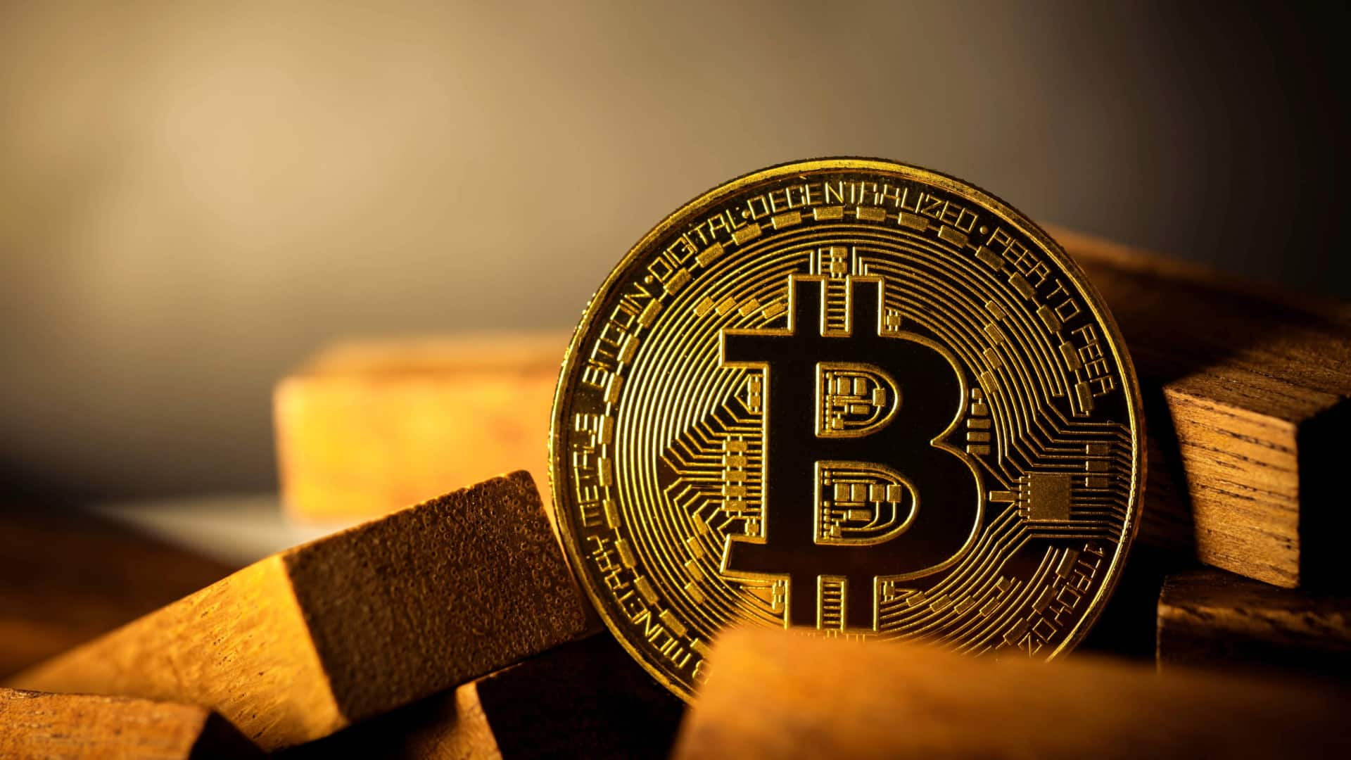 क्रिप्टोकरेंसी में भारी गिरावट, जानिए कितनी हुई बिटकॉइन की कीमत 