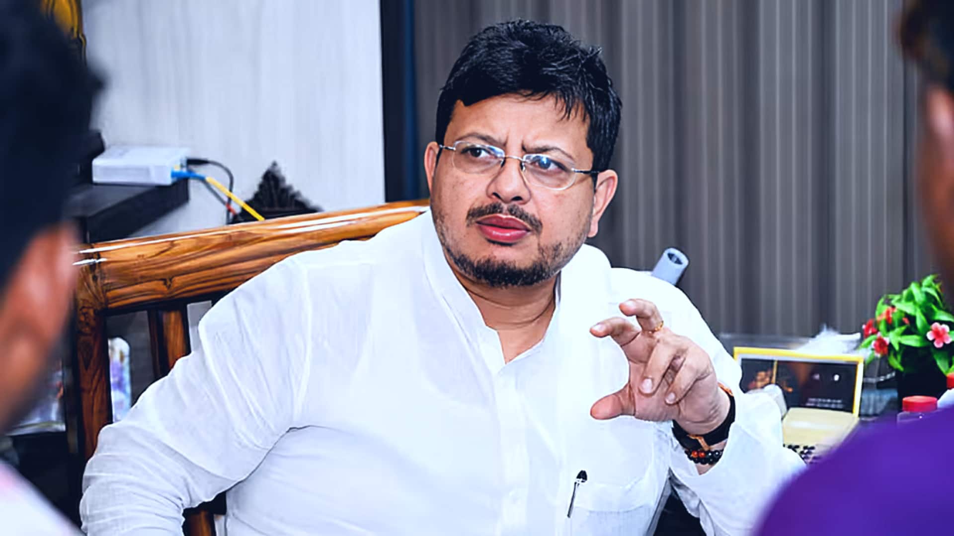 TMC से निष्कासित ऋतब्रता बनर्जी बने विधानसभा में नेता प्रतिपक्ष, ममता को सलाहकार बनाने की पेशकश