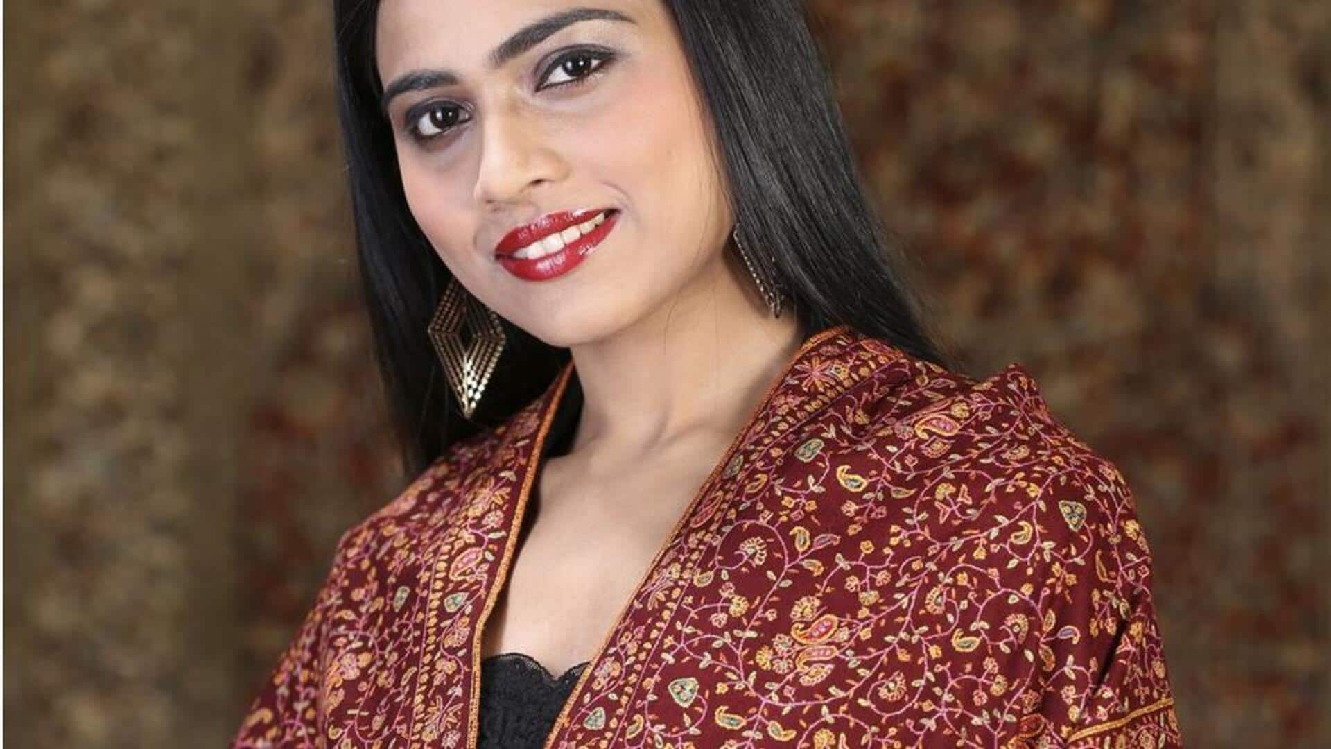 सर्दियों के स्टाइल का हिस्सा बन सकती हैं ये 4 तरह की शॉल, पहनकर लगेंगी सुंदर