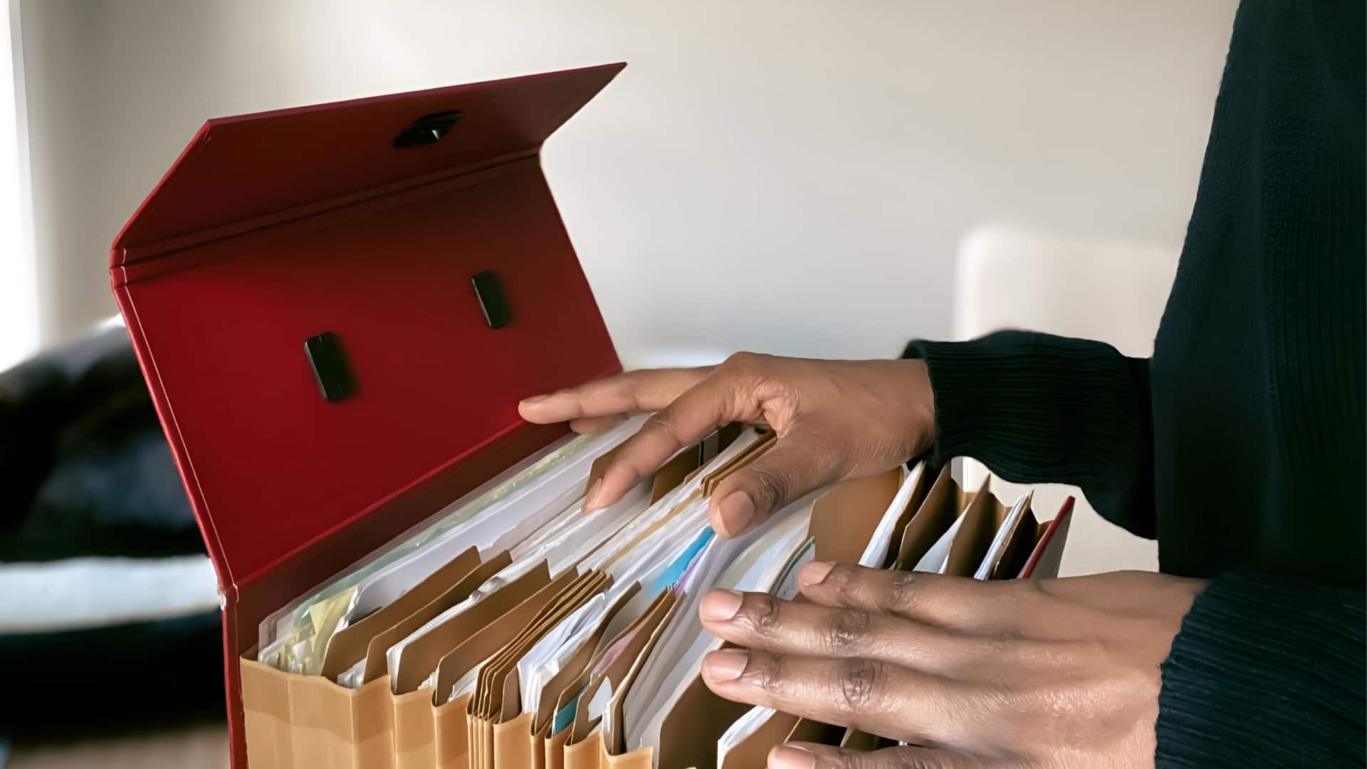 सरकारी कागजातों को नुकसान से कैसे बचाएं? यहां जानिए आसान तरीके