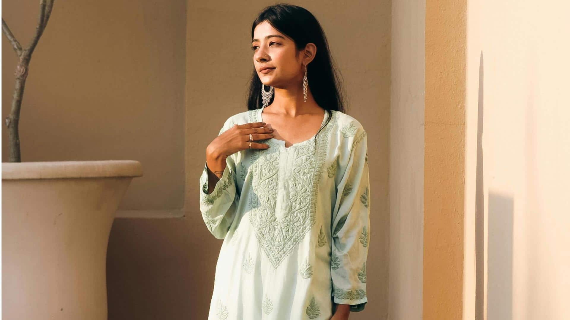 गर्मियों के दौरान महिलाओं के लिए बेहतरीन विकल्प हैं ये 5 लखनवी चिकनकारी कपड़े