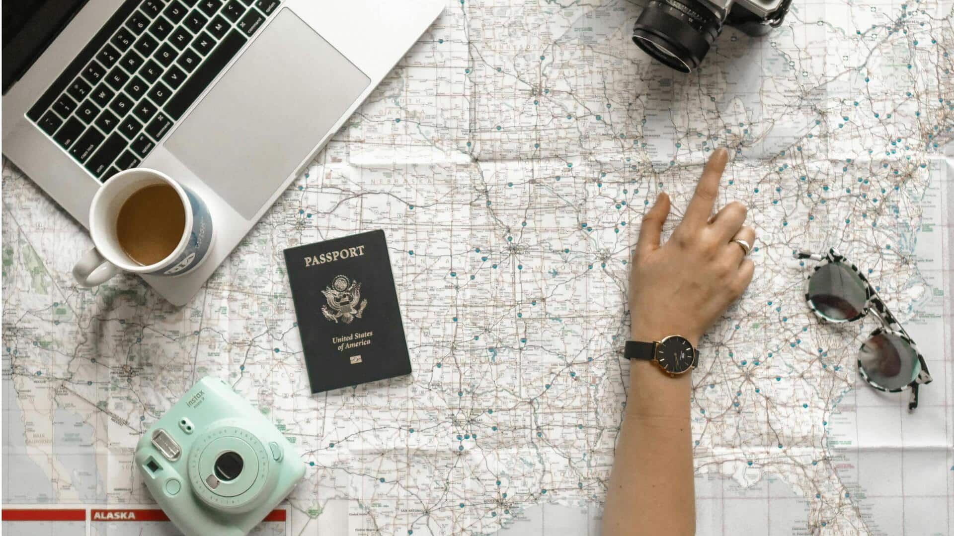 पहली बार अंतरराष्ट्रीय यात्रा करने वाले हैं? अपने साथ जरूर ले जाएं ये चीजें 