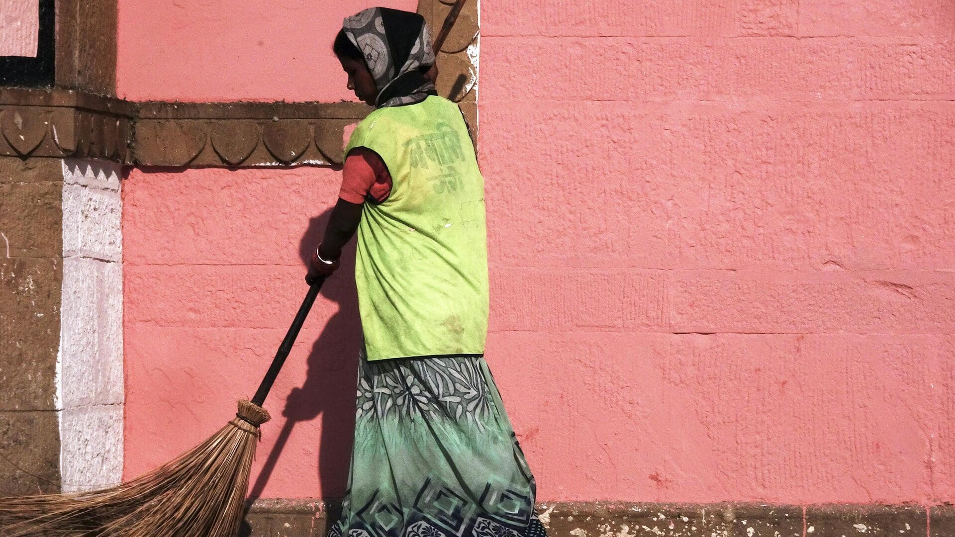 तेलंगाना में इंजीनियरों को 7 लाख और सफाई कर्मचारियों को 2 लाख रुपये मिलता है वेतन