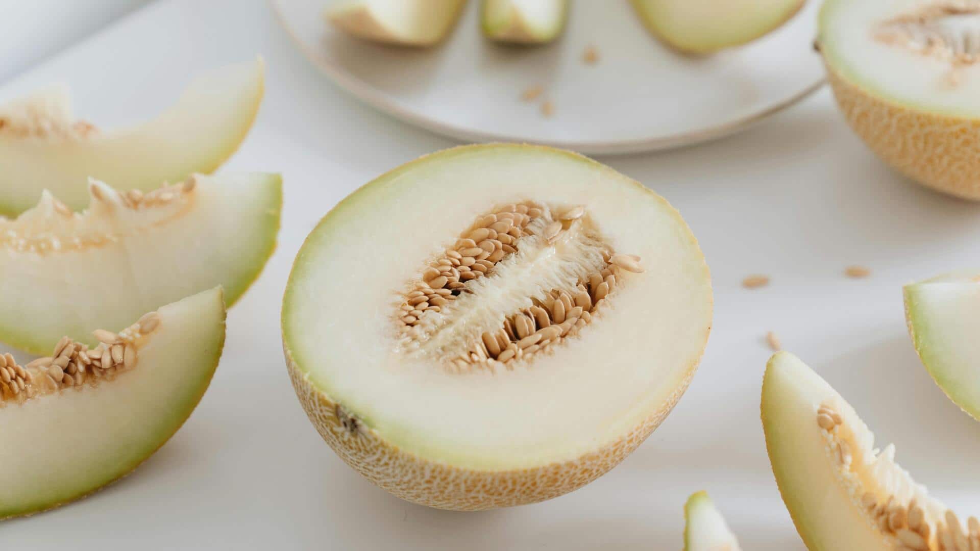 खरबूजे का अधिक सेवन स्वास्थ्य को पहुंचा सकता है नुकसान, जानिए कैसे