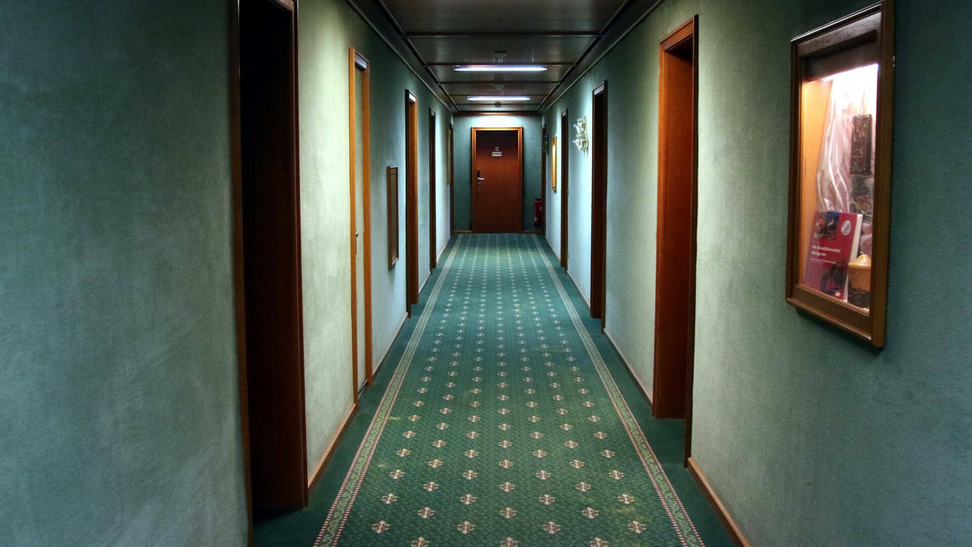 दिल्ली: इलाज के खर्च से परेशान था युवक, होटल में कमरा बुक करके की आत्महत्या