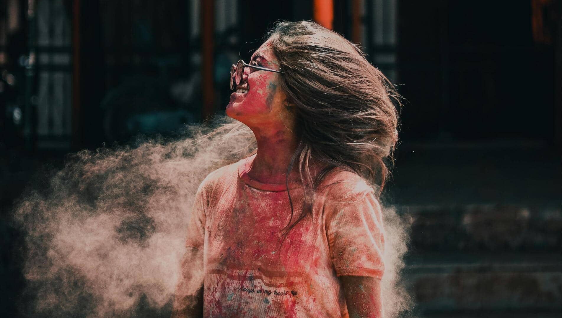 होली के रंगों से बालों को हो सकता है नुकसान, जानिए इन्हें सुरक्षित रखने के तरीके