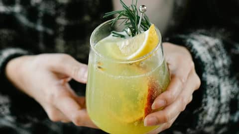 गर्मियों के दौरान बनाकर पिएं ये 5 प्रकार के नींबू के पेय, आसान है रेसिपी