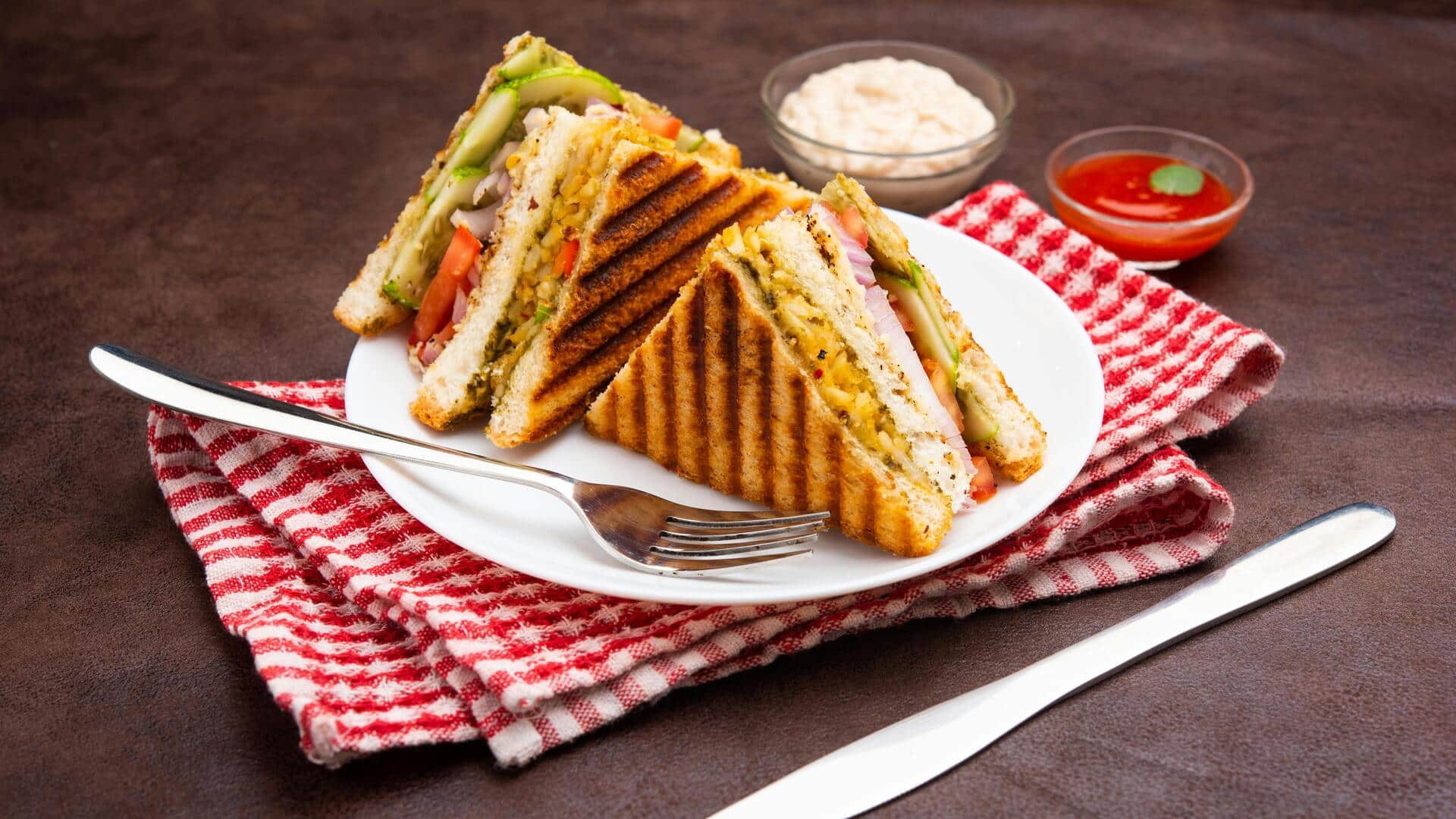 बचे हुए खाने को फेंकने के बजाय दें नया ट्विस्ट, उससे बना लें ये बेहतरीन पकवान