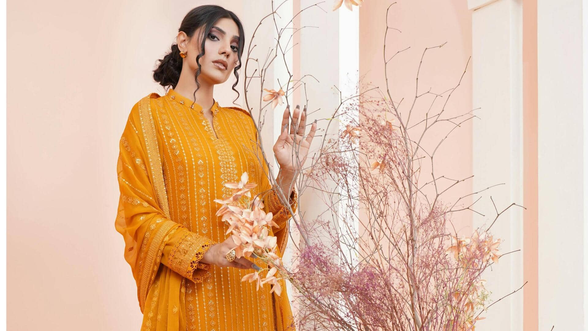 एक ही कुर्ती को 5 अलग-अलग तरीकों से पहनकर ऐसे दिखें स्टाइलिश