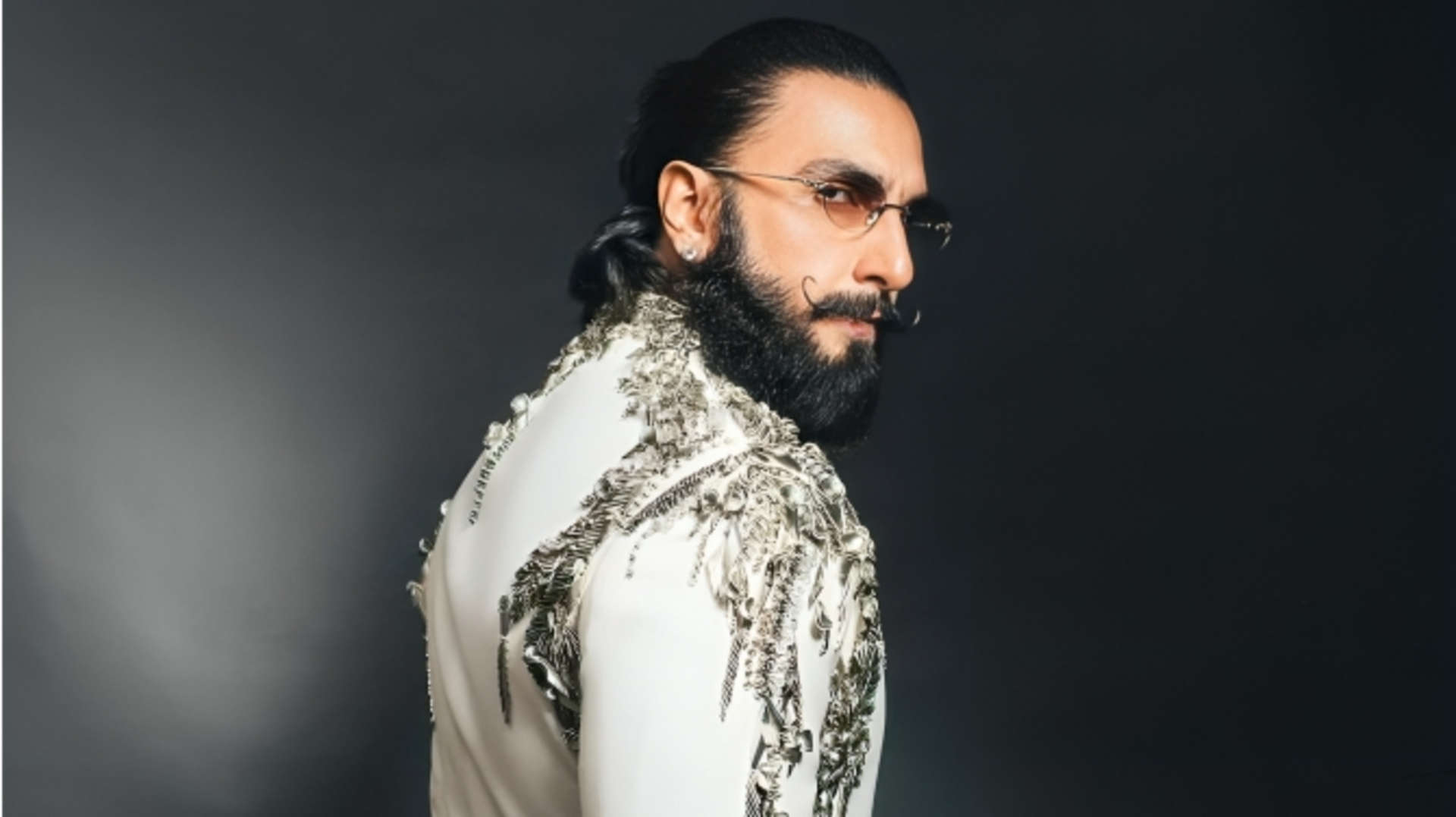 रणवीर सिंह की 13,00 करोड़ी 'धुरंधर' का नया महारिकॉर्ड, 'पुष्पा 2' से 'जवान' तक; सब ढेर