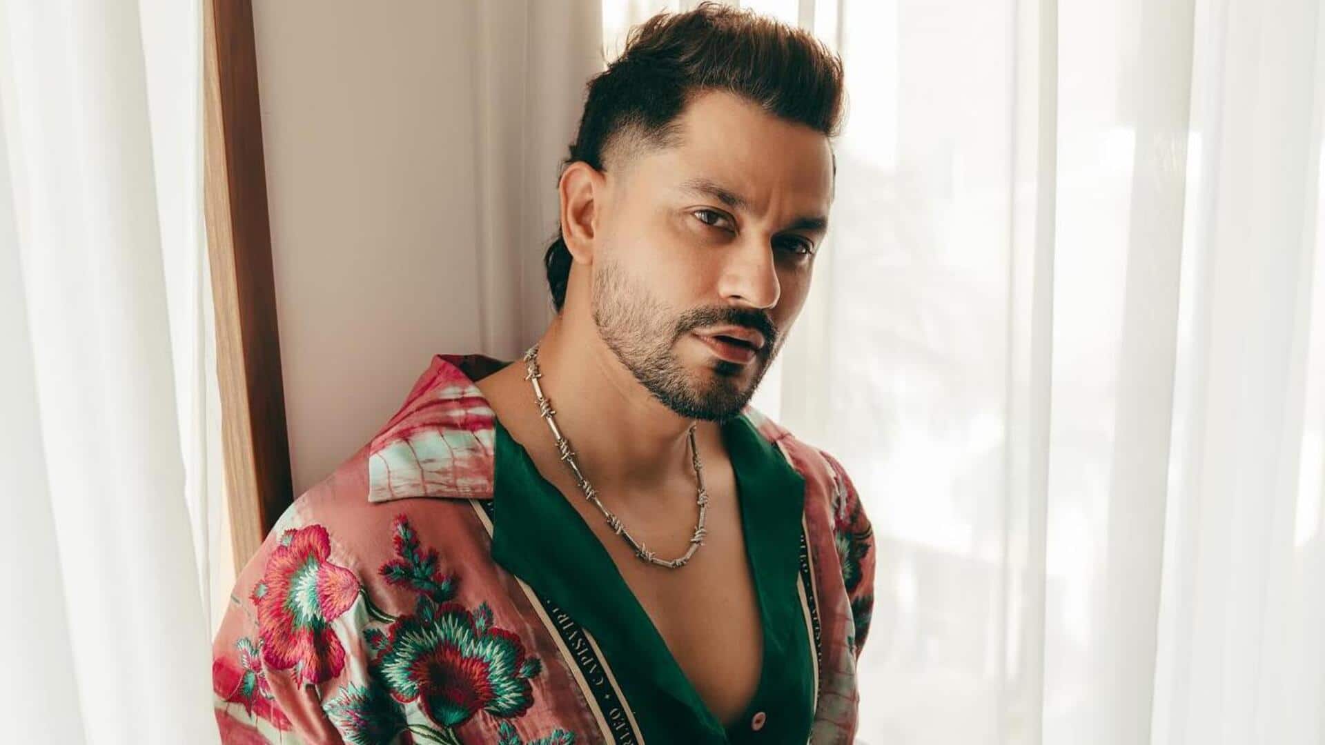 कुणाल खेमू ने दिल खोलकर किया सेना को सलाम, लोग बोले- बड़ी जल्दी जाग गए सर कुणाल खेमू ने दिल खोलकर किया सेना को सलाम, लोग बोले- बड़ी जल्दी जाग गए सर