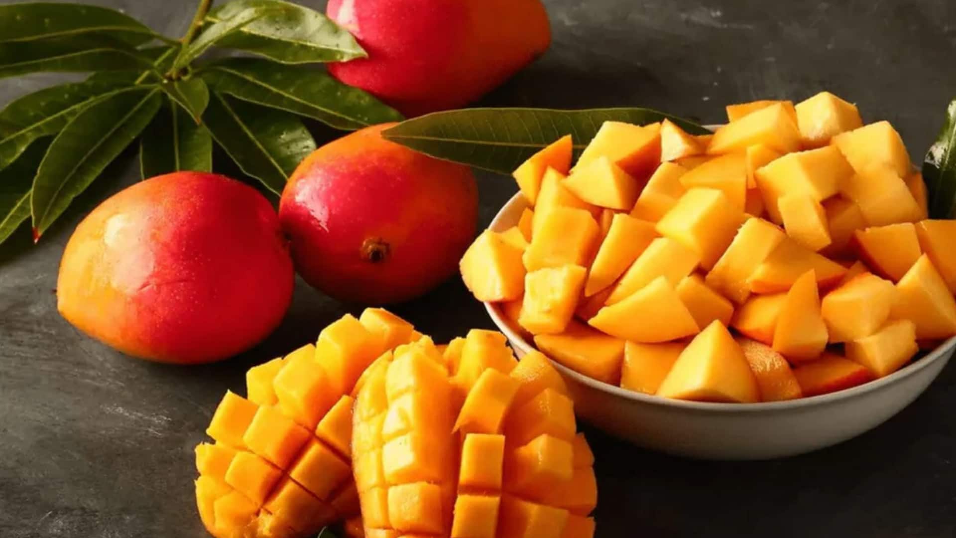 दुनिया के 5 सबसे महंगे आम, जिनकी कीमत लाखों से होती है शुरू