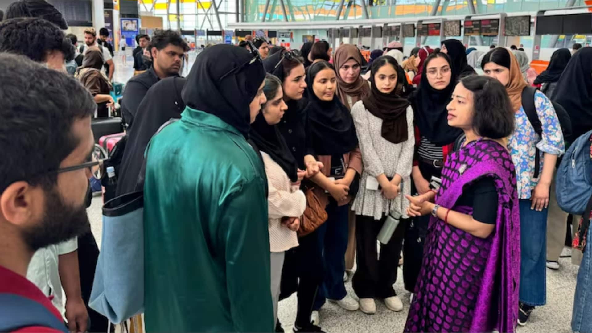 ईरान से भारतीय नागरिक दिल्ली लौटे, सरकार को धन्यवाद दिया; बोले- वहां हालत खराब