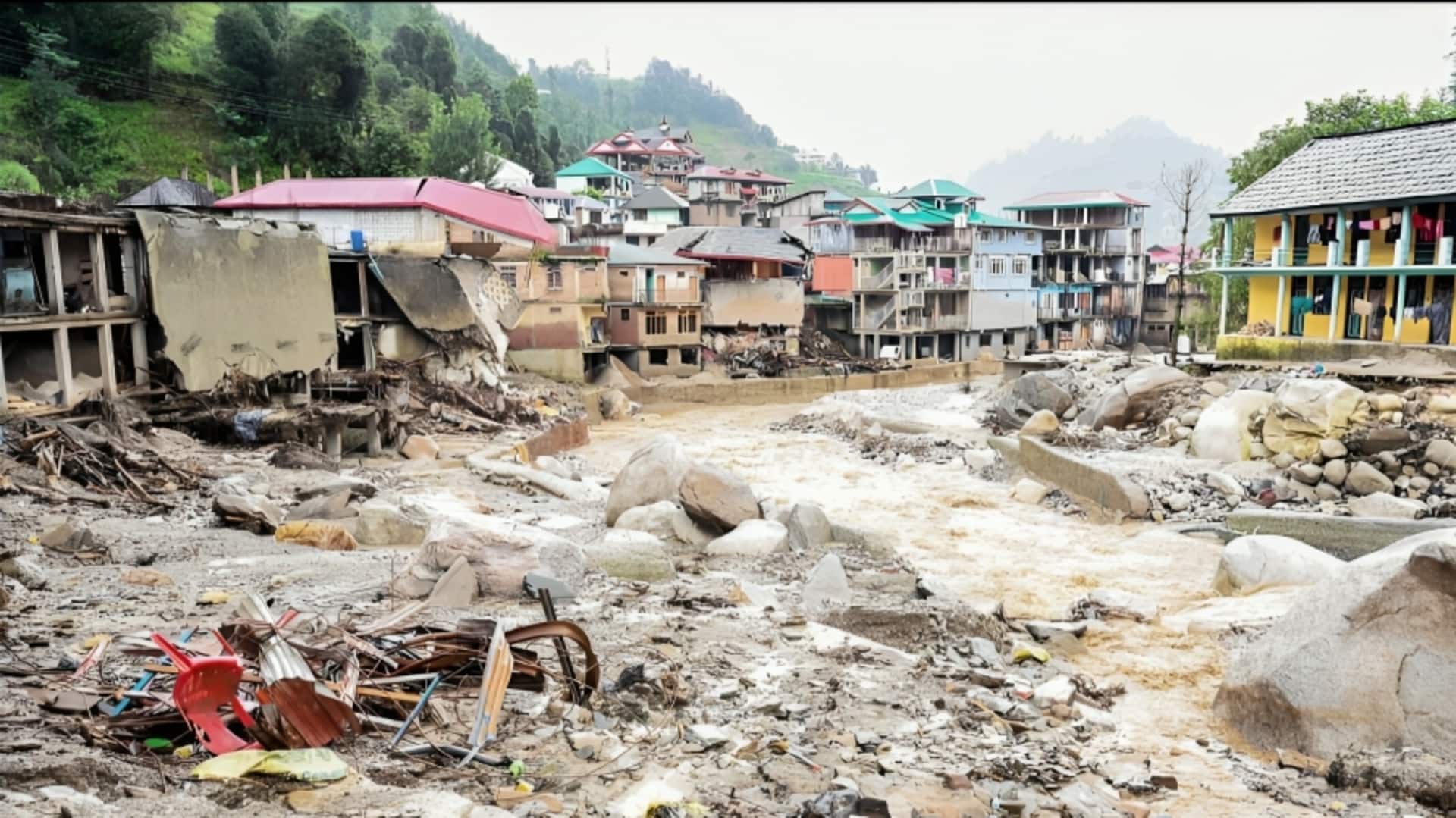 हिमाचल प्रदेश में ब्यास नदी ने मचाई तबाही, होटल-रेस्टोरेंट बहे; यात्रियों ने सुरंग में शरण ली