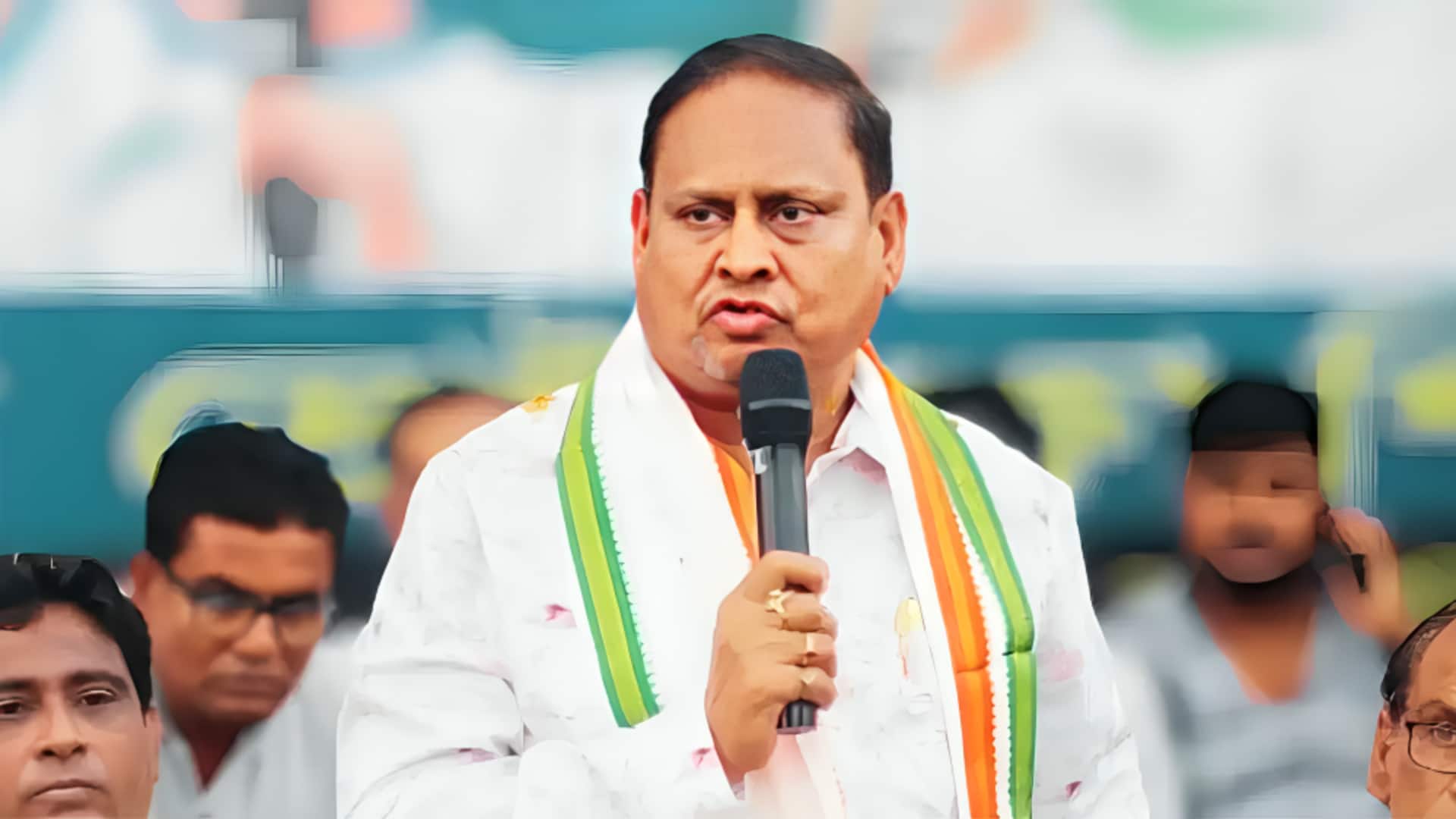 पश्चिम बंगाल: मुर्शिदाबाद में बाबरी जैसी मस्जिद को लेकर विवाद, ईंटें लेकर पहुंचे हजारों लोग