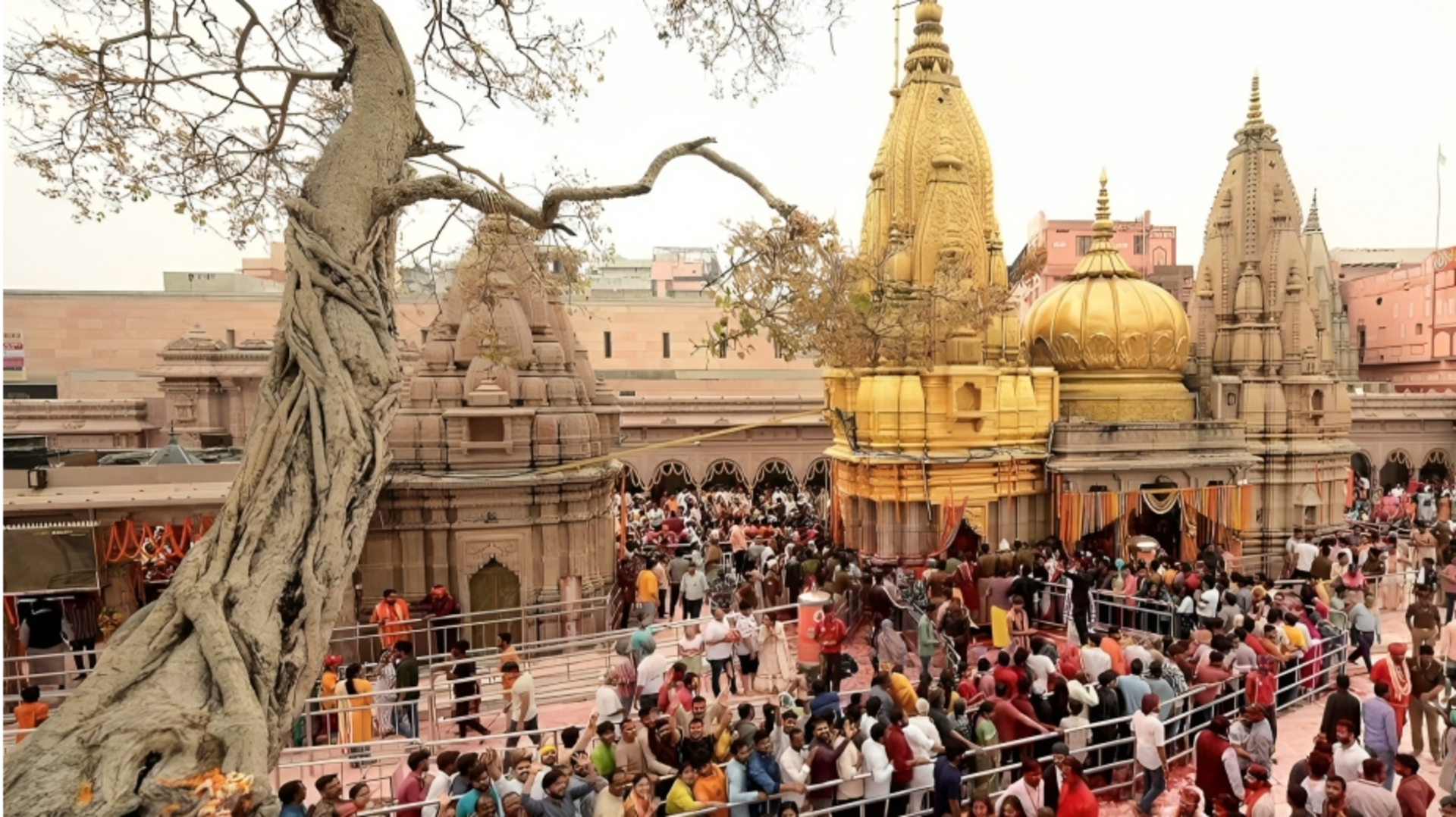 उत्तर प्रदेश के काशी-मथुरा में श्रद्धालुओं की भीड़ उमड़ी, वैष्णो देवी में यात्रा रोकी गई