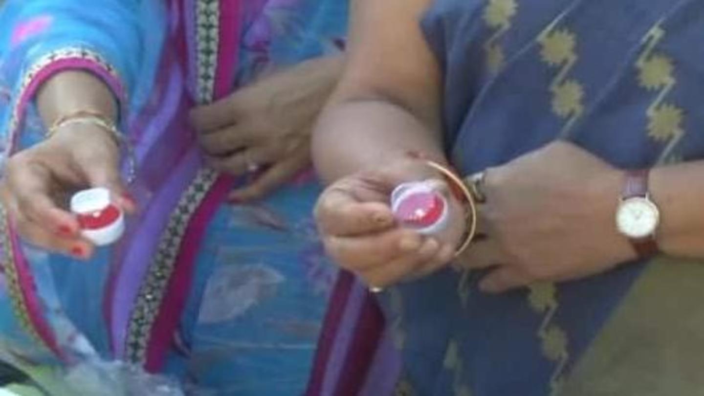 वैक्सीन लगवाने वाली महिलाओं को दी जा रही सोने की नोज पिन वैक्सीन लगवाने वाली महिलाओं को दी जा रही सोने की नोज पिन