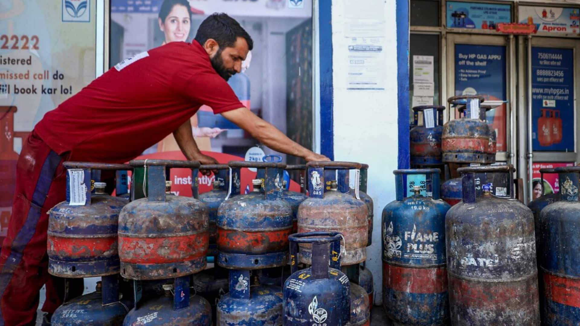 वाणिज्यिक गैस हुई महंगी, दिल्ली में 19 किलोग्राम वाले सिलेंडर के दाम 42 रुपये बढ़े
