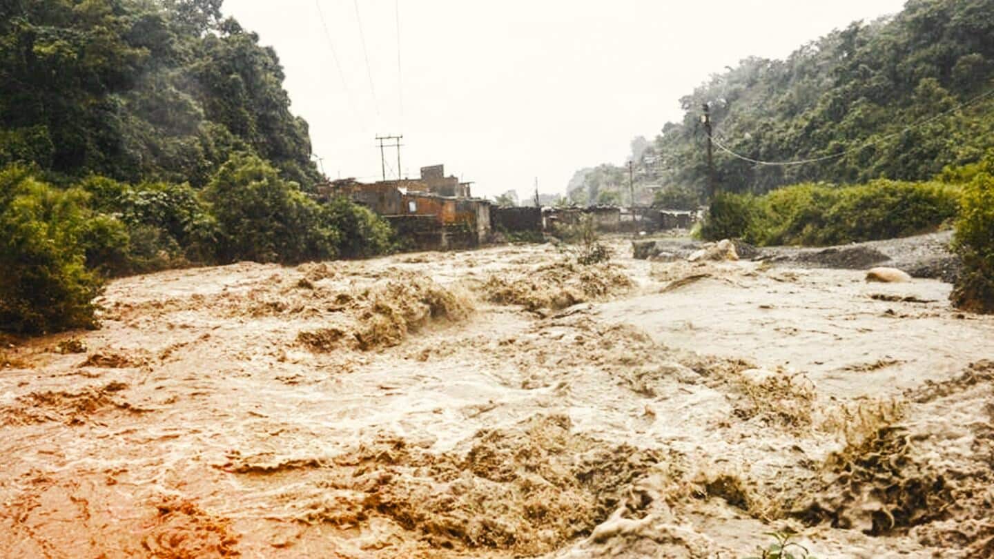 हिमाचल और उत्तराखंड में भारी बारिश से तबाही, कम से कम चार लोगों की मौत