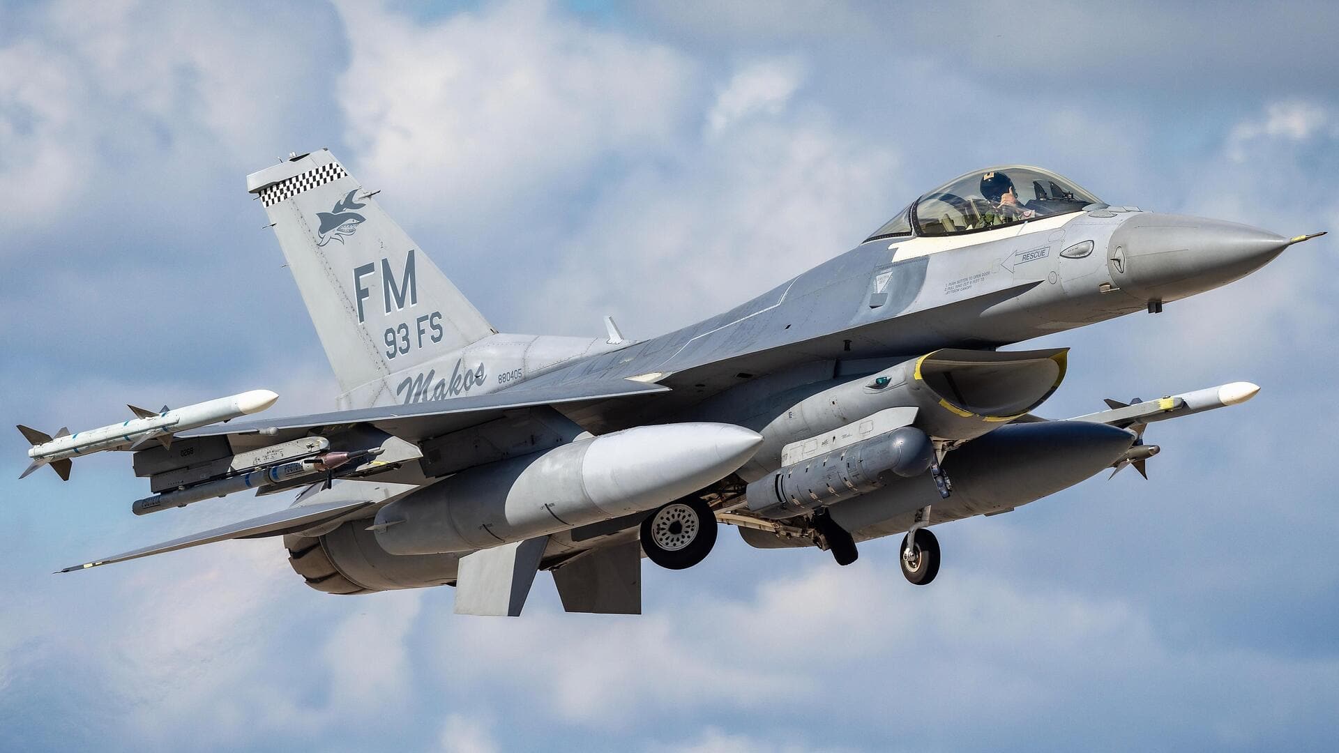 F-16 लड़ाकू विमान परमाणु हथियार ले जाने में सक्षम, यूक्रेन को देने पर बढ़ेगा संघर्ष- रूस