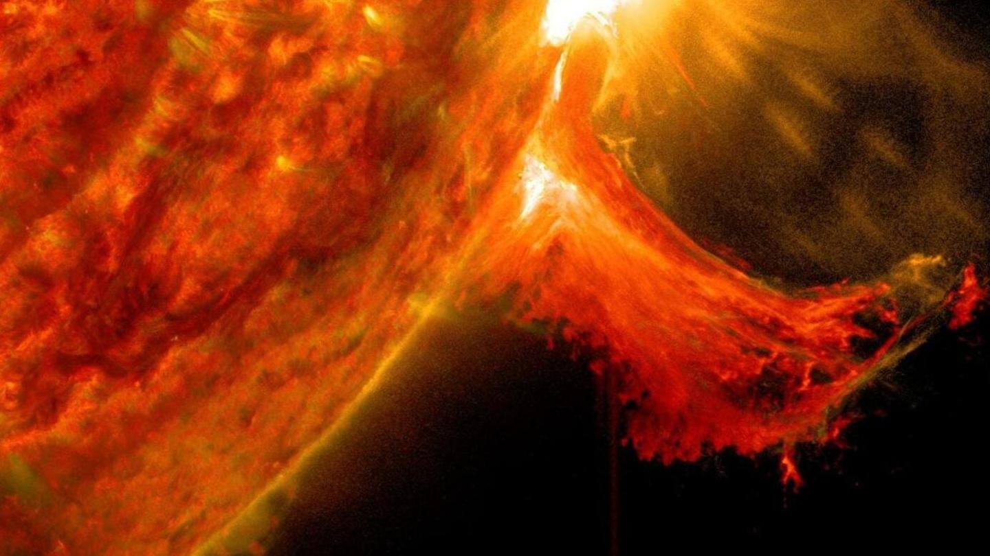 नासा ने सनस्पॉट में बड़े विस्फोट का लगाया पता, पृथ्वी पर आ सकता है सौर तूफान