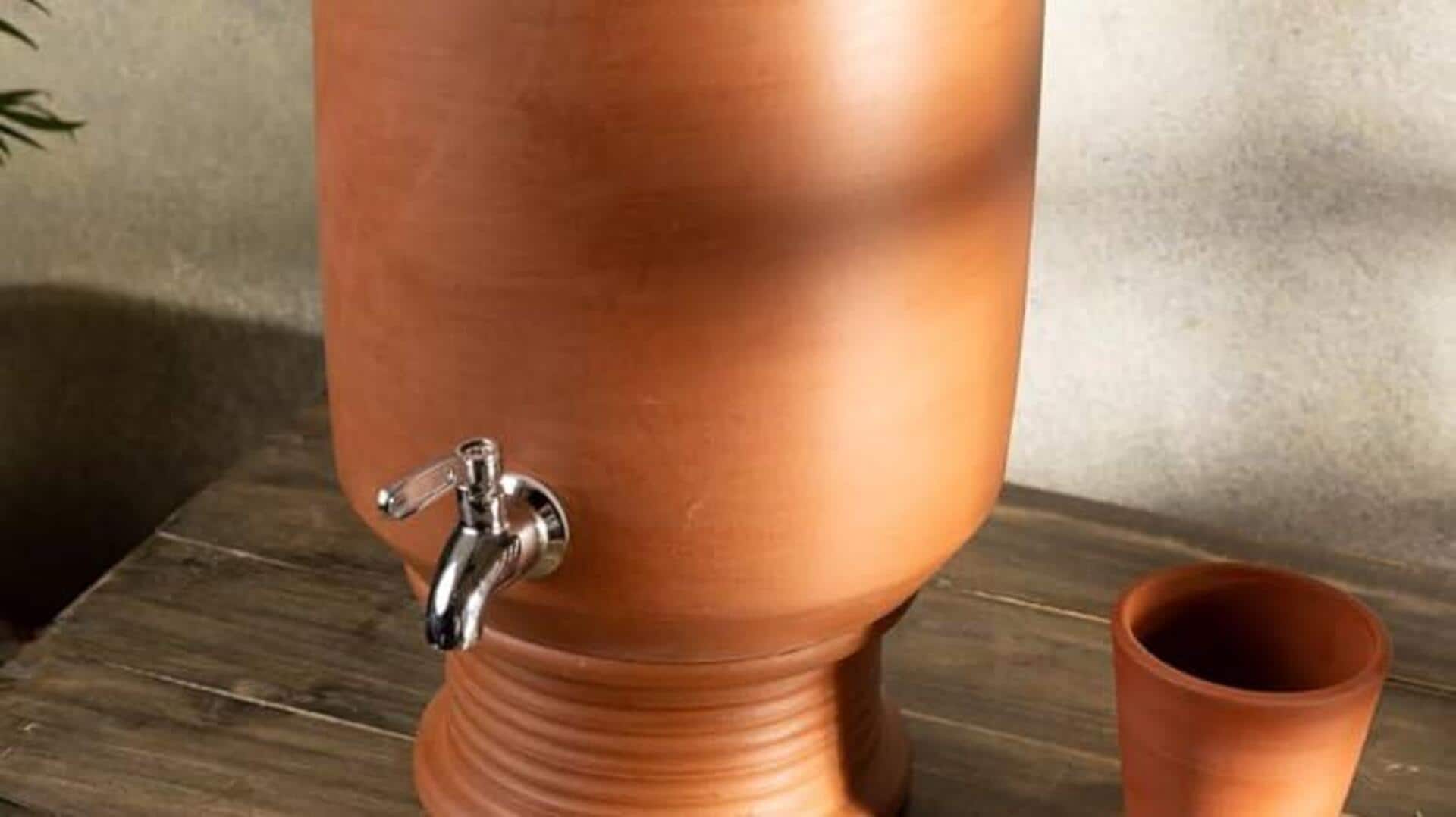 मटके का पानी पीने से मिल सकते हैं कई स्वास्थ्य लाभ, डाइट में करें शामिल मटके का पानी पीने से मिल सकते हैं कई स्वास्थ्य लाभ, डाइट में करें शामिल