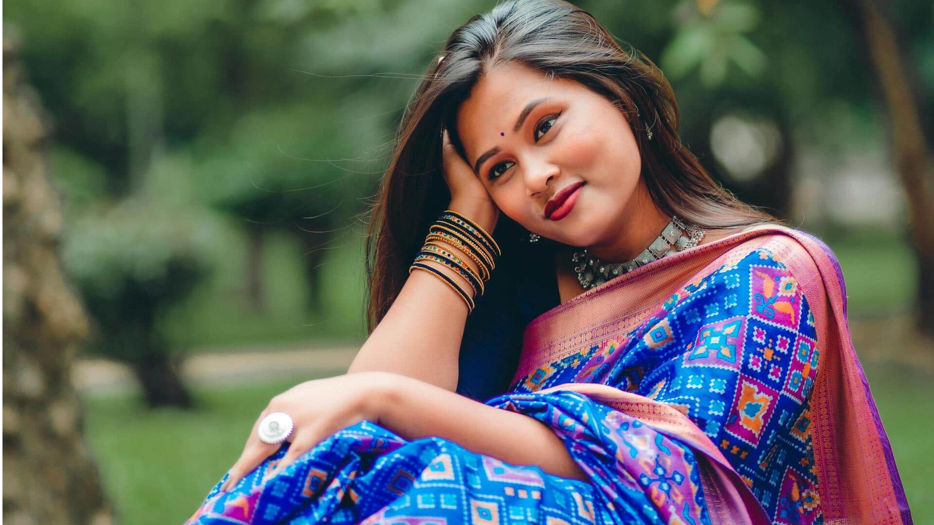 हाथ से बनी साड़ियों को पहनते समय इन बातों का रखें ध्यान, लगेंगी सबसे सुंदर