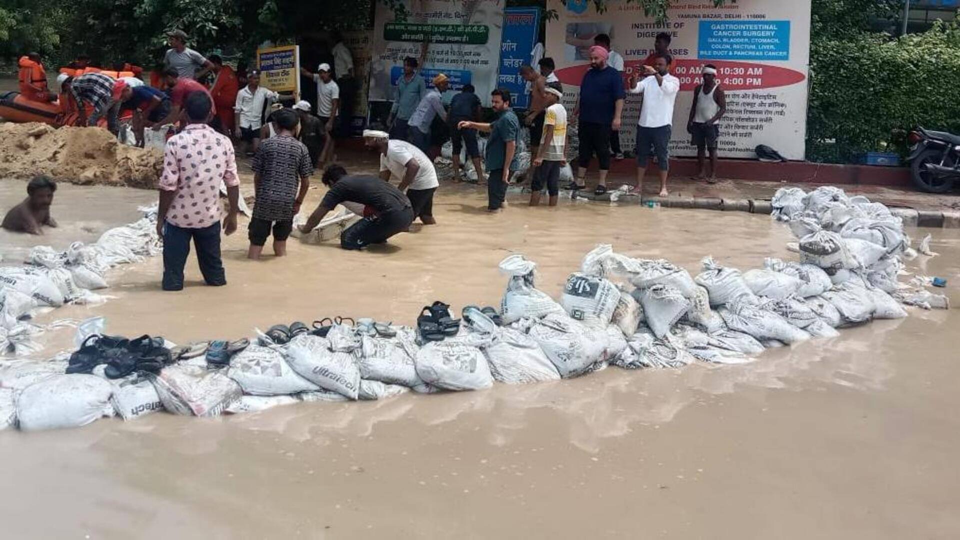 दिल्ली: यमुना का जलस्तर बढ़ने से बंद किया गया निगमबोध घाट, अस्थियों के लिए परिजन परेशान
