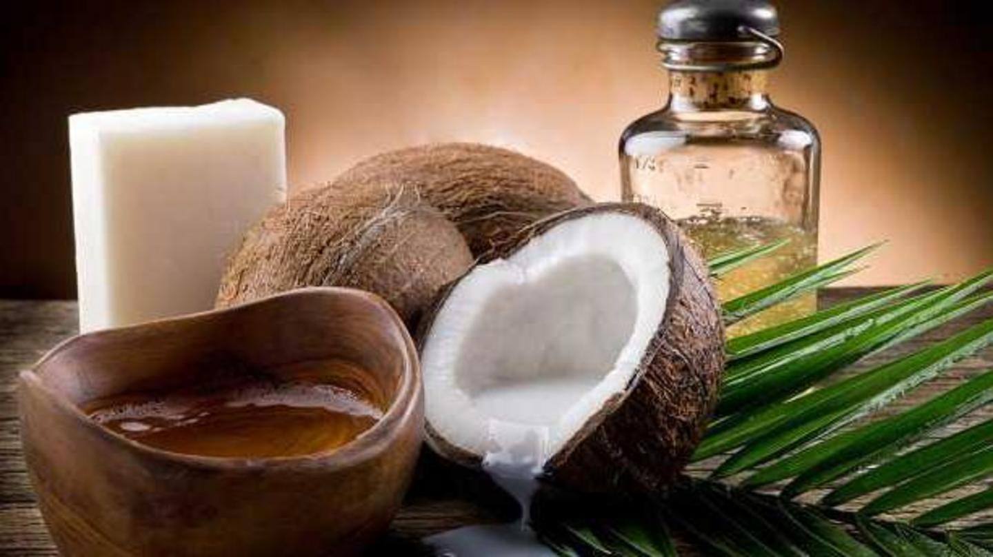 नारियल के तेल से करें मालिश नारियल के तेल से करें मालिश