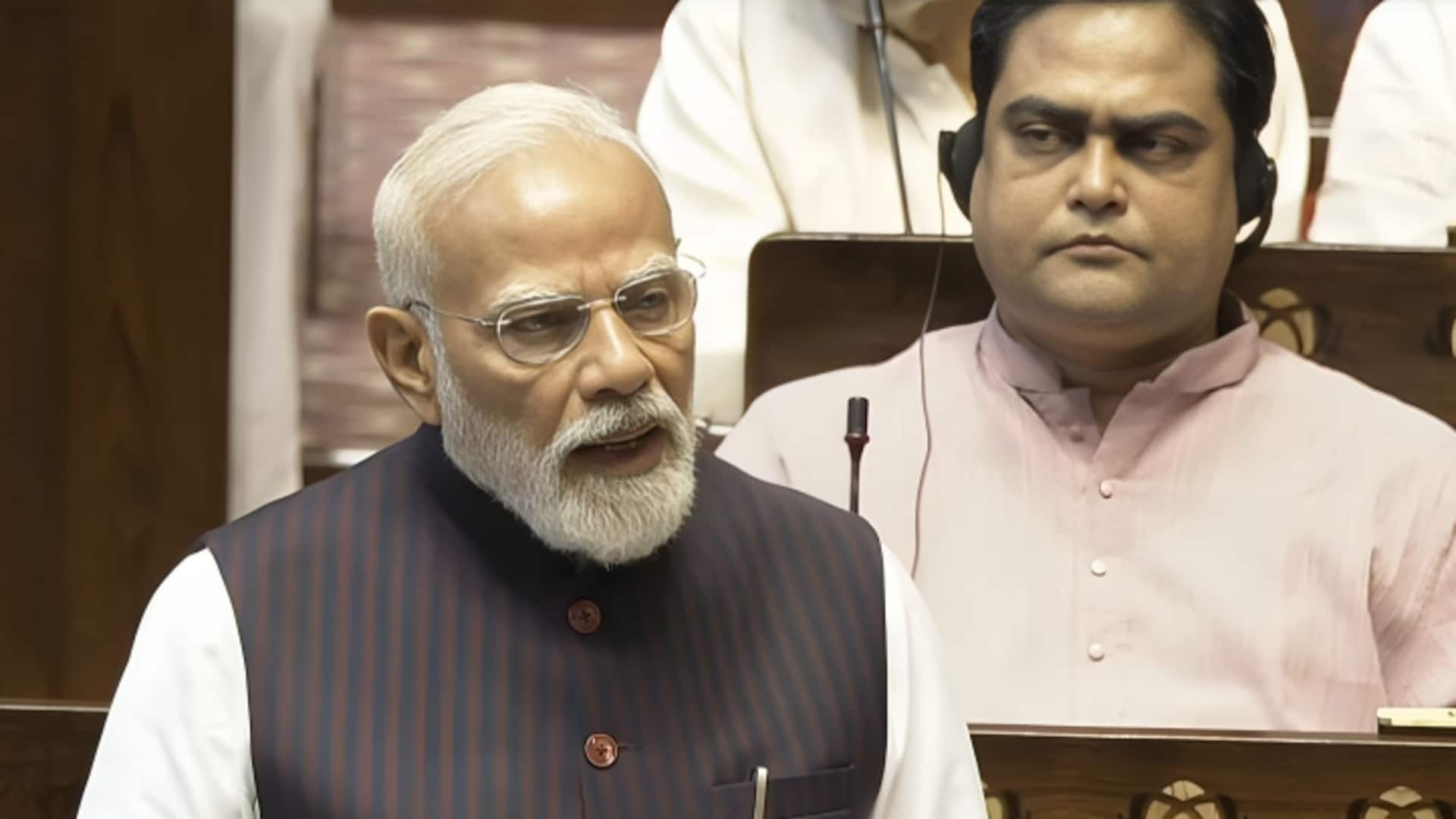 प्रधानमंत्री मोदी ने राज्यसभा में कहा- भारत में कच्चे तेल का पर्याप्त भंडार है