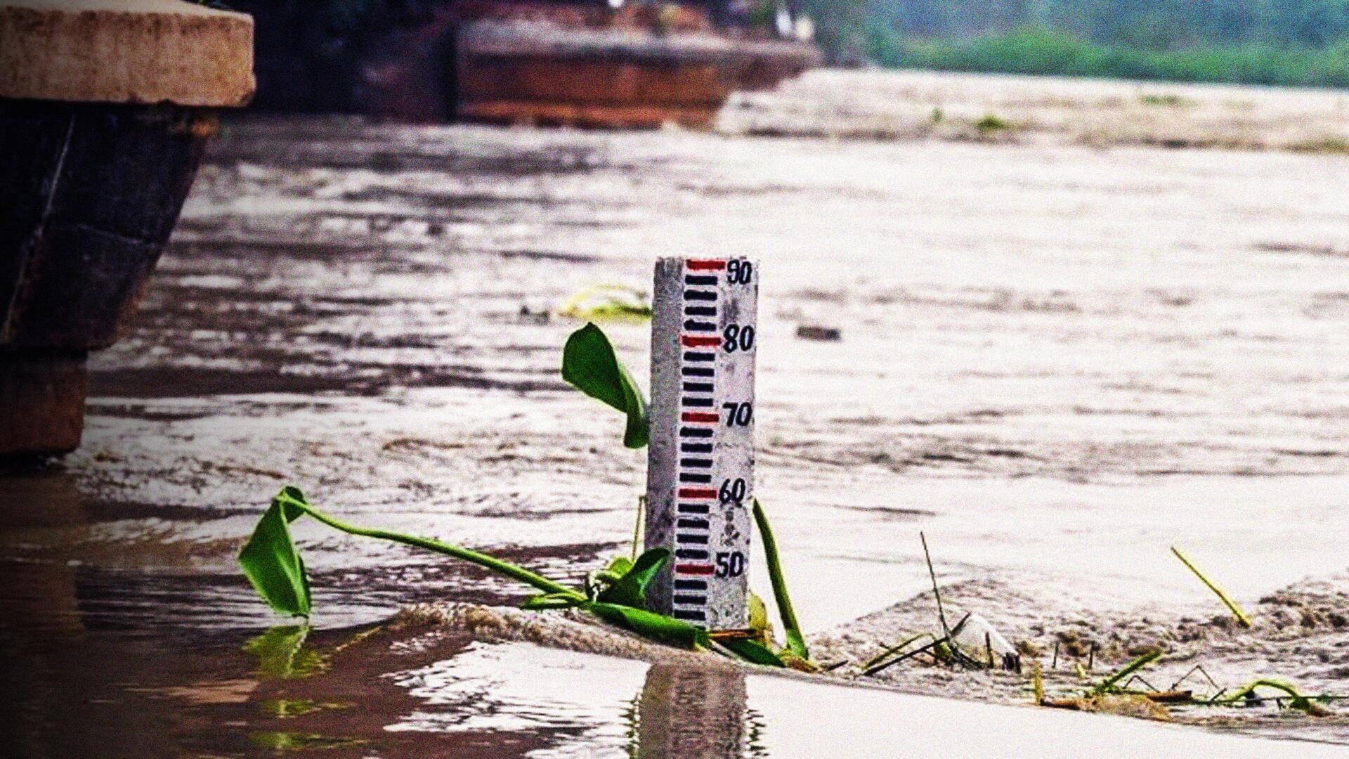 दिल्ली: यमुना का जलस्तर खतरे के निशान के पास, बारिश से दोबारा बढ़ने की आशंका