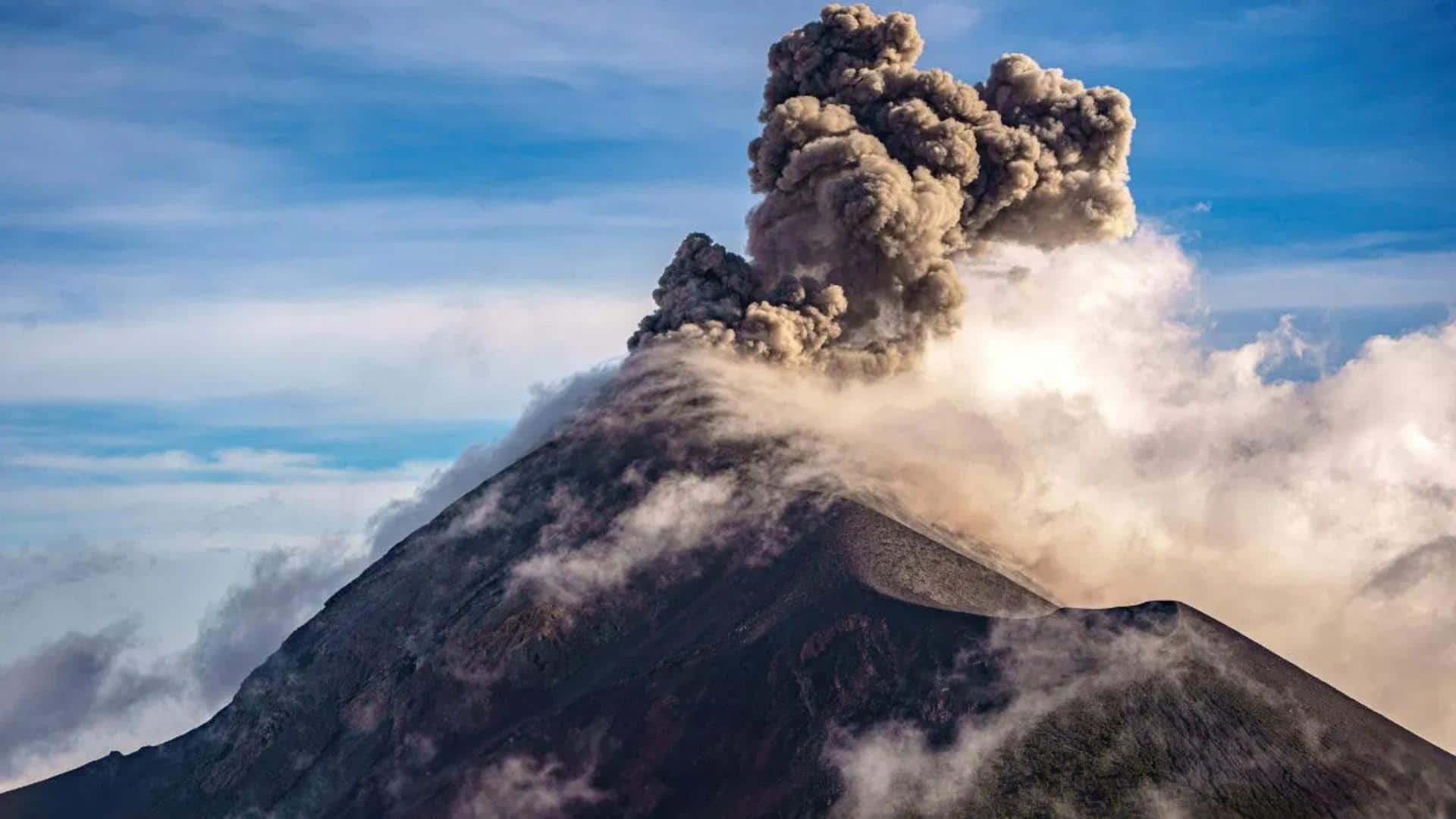 ज्वालामुखी से कैसे बनता है राख का बादल और इसका पर्यावरण पर क्या प्रभाव पड़ता है?