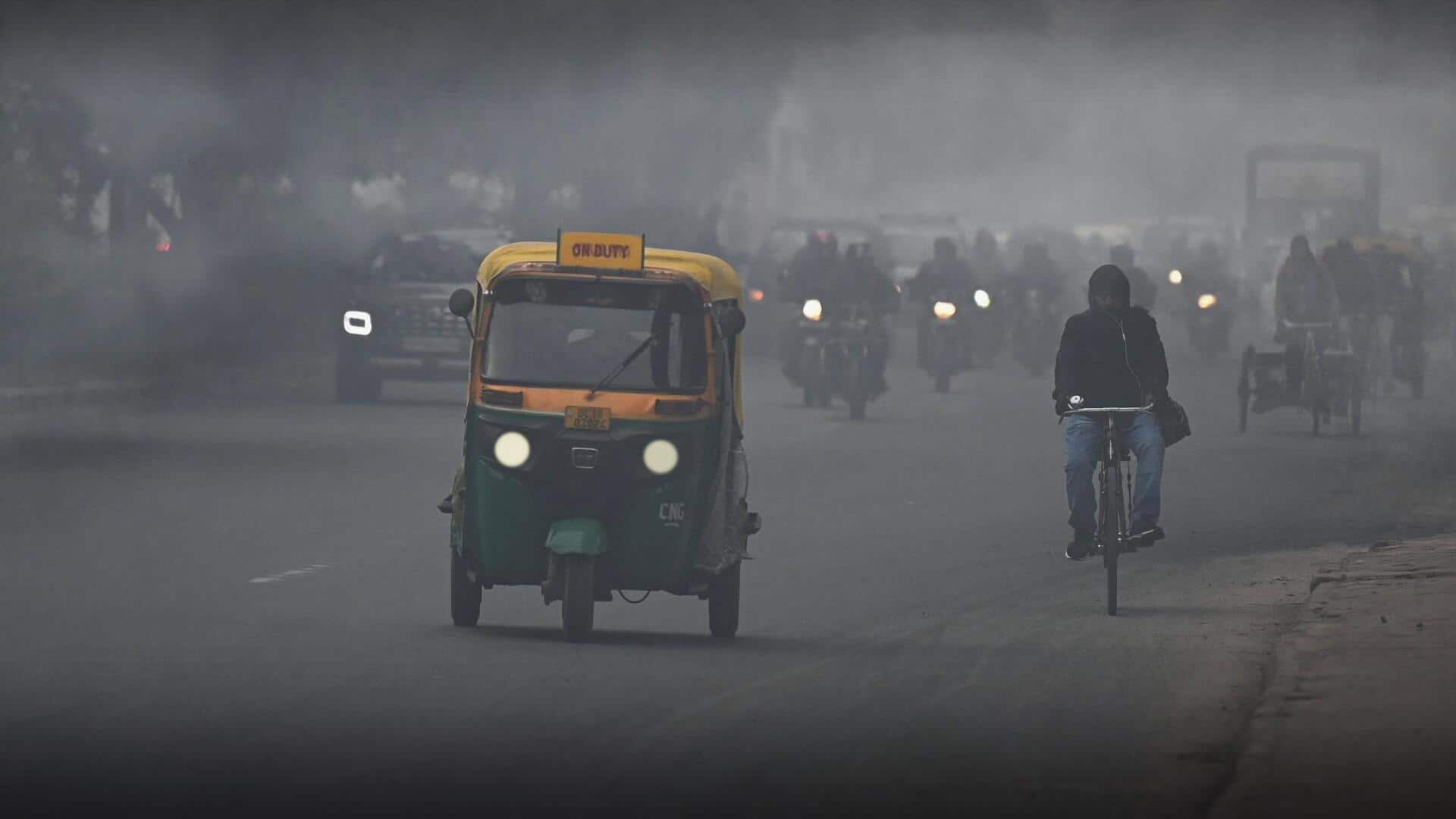 उत्तर भारत में ठंड और कोहरे का प्रकोप, दिल्ली में 50 उड़ानें और 30 ट्रेनें प्रभावित