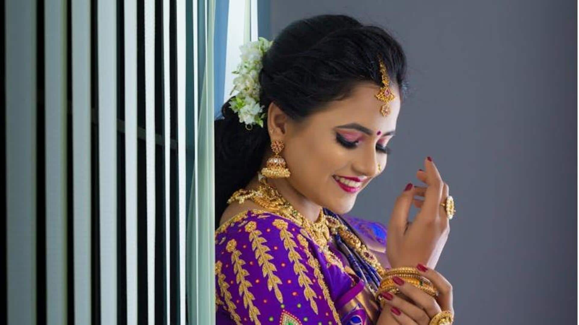 महाराष्ट्र की प्रसिद्ध नौवारी साड़ी पहनने वाली महिलाएं आजमाएं ये हेयरस्टाइल, लगेंगी बेहद खूबसूरत