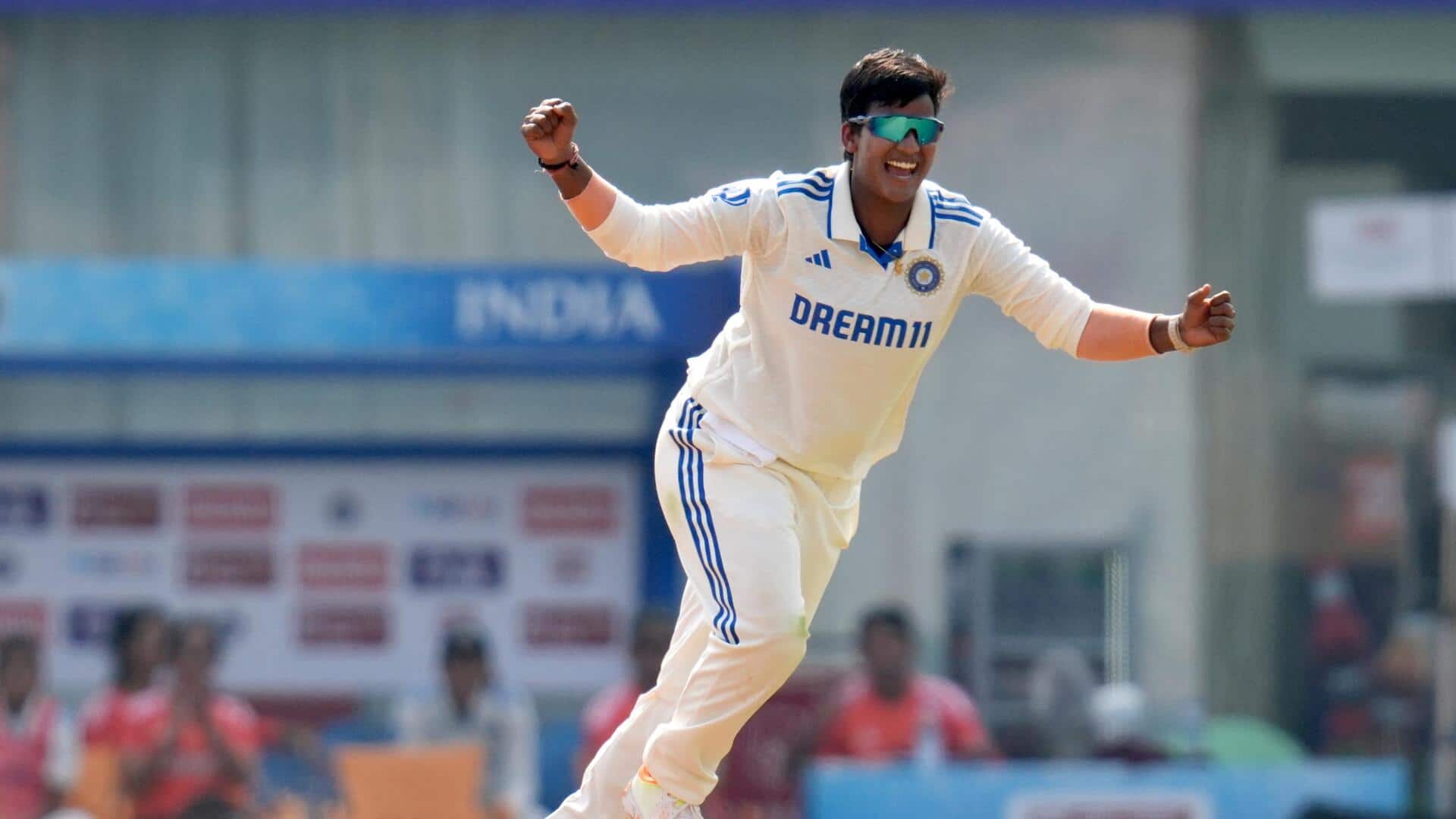 इकलौता टेस्ट: दीप्ति शर्मा ने पहली पारी में लिए 5 विकेट, इंग्लिश टीम सस्ते में सिमटी