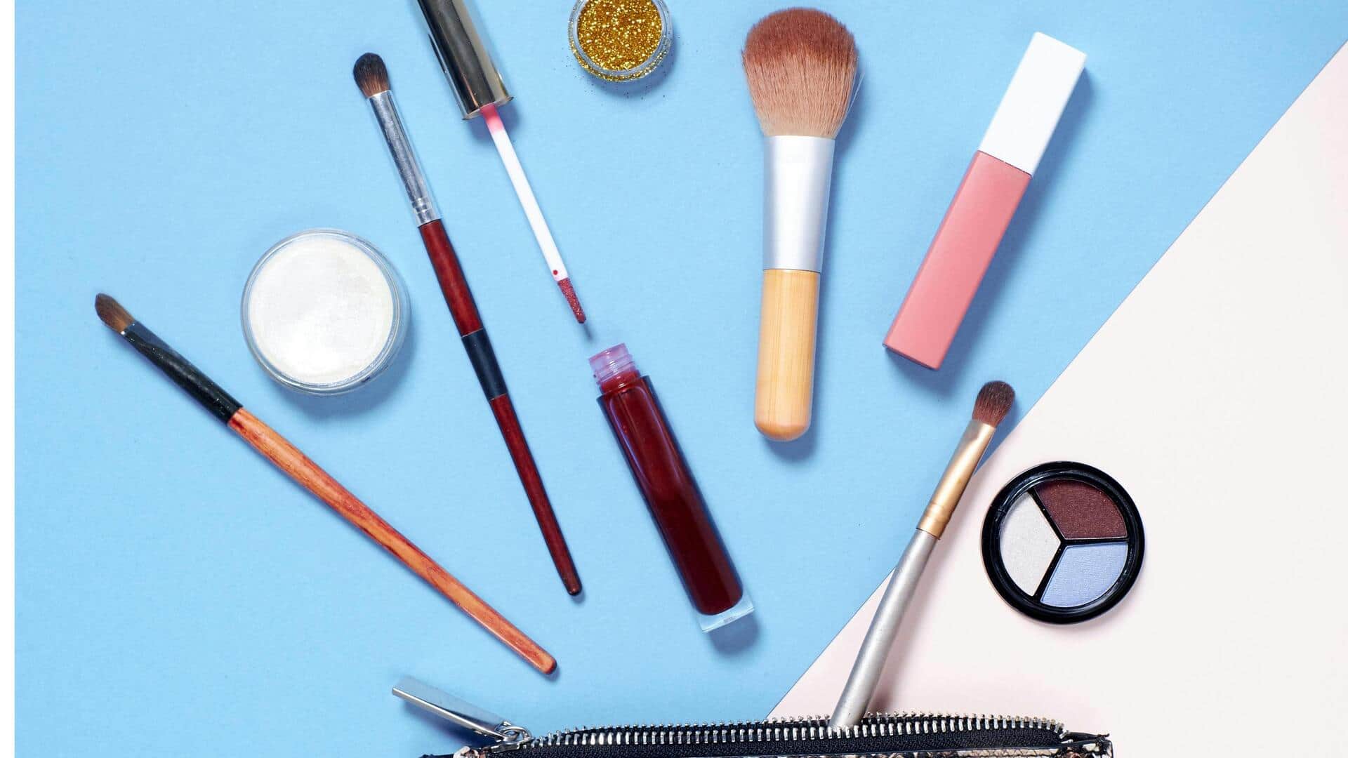 गर्मियों के दौरान पसीने से मेकअप खराब होने से बचाने के लिए आजमाएं ये 5 टिप्स