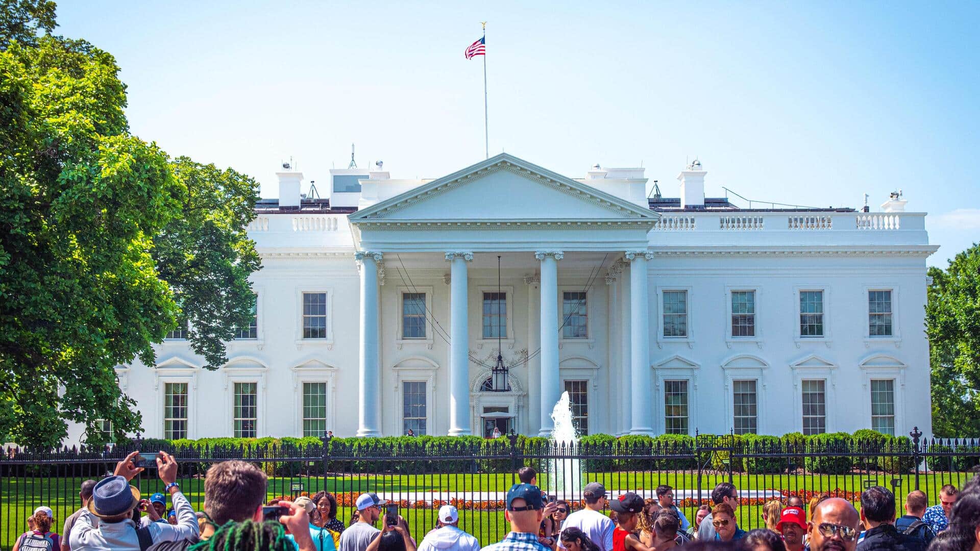 अमेरिका: रहस्यमयी सफेद पाउडर पाए जाने के बाद व्हाइट हाउस को खाली कराया गया, जांच शुरू