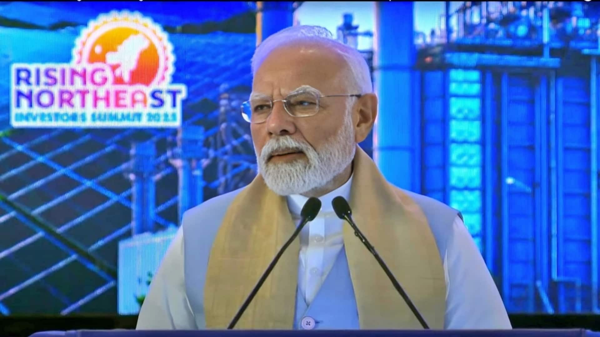 प्रधानमंत्री नरेंद्र मोदी बोले- पूर्वोत्तर में 10,000 युवाओं ने हथियार डाले, बम-बंदूक और बंद बीती बात प्रधानमंत्री नरेंद्र मोदी बोले- पूर्वोत्तर में 10,000 युवाओं ने हथियार डाले, बम-बंदूक और बंद बीती बात