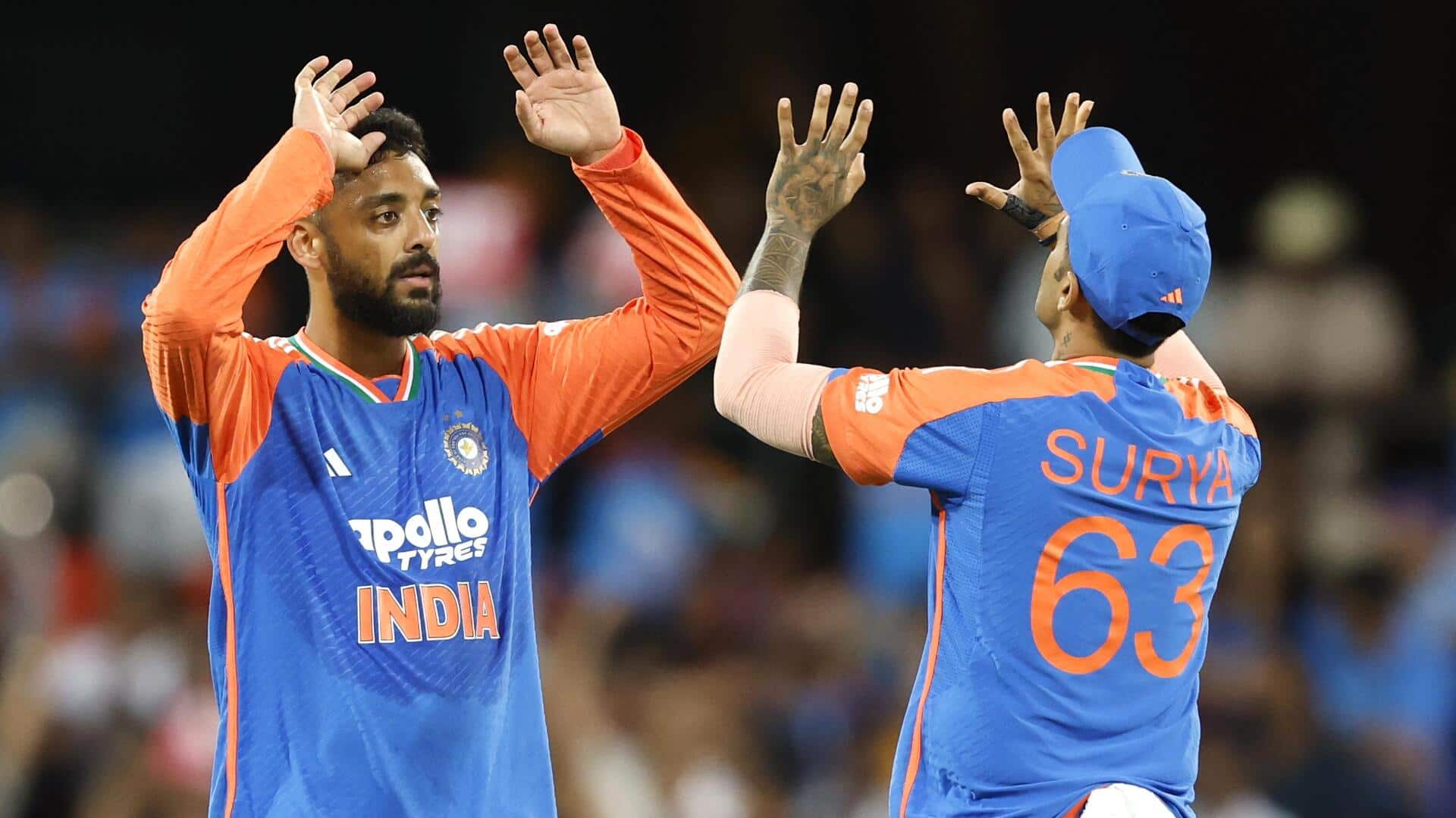 वरुण चक्रवर्ती ने ग्लेन मैक्सवेल को टी-20 में छठी बार किया आउट, जानिए कैसा है मुकाबला