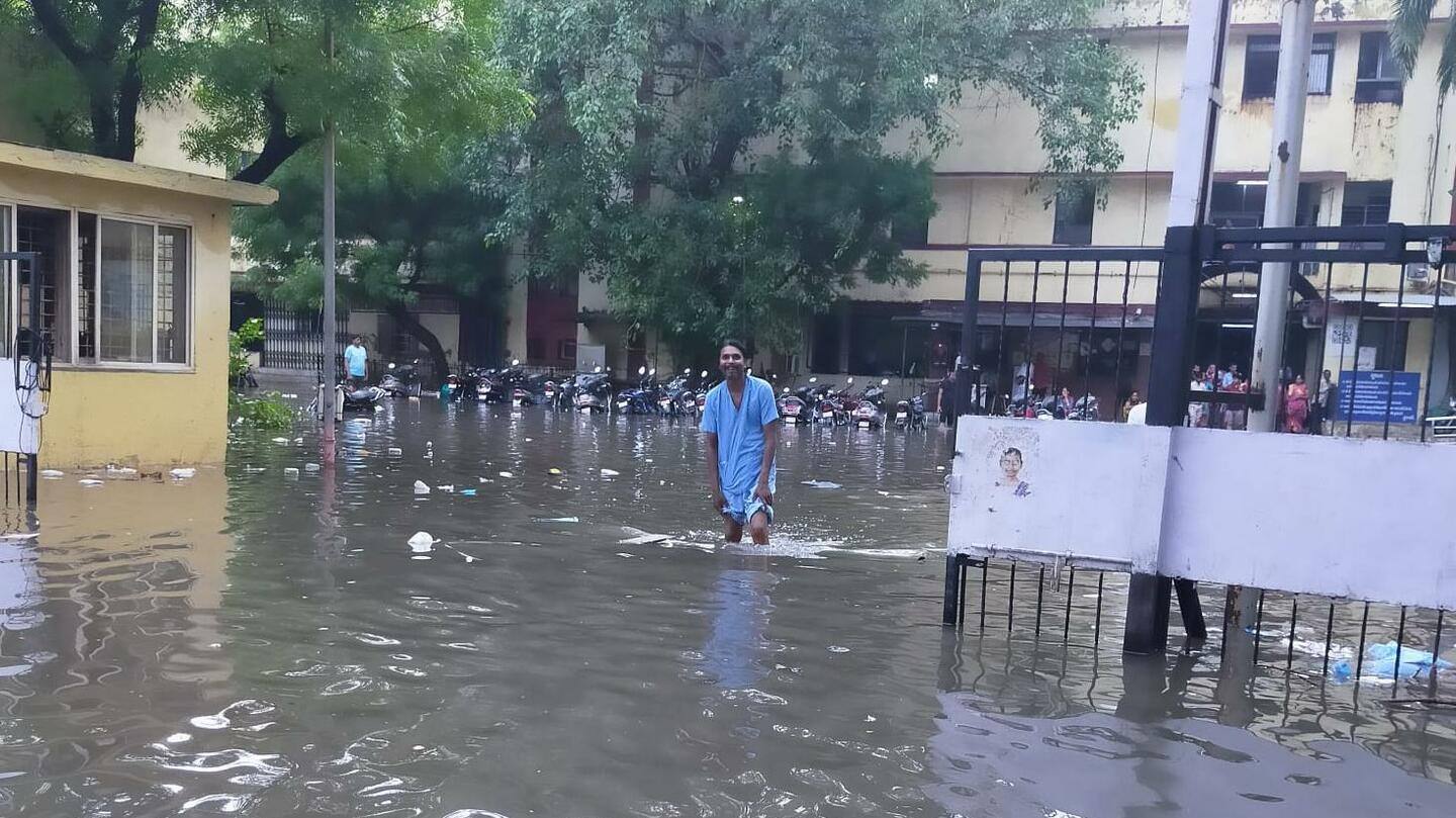 गुजरात: भारी बारिश के कारण अहमदाबाद समेत कई जगहों पर बाढ़ जैसी स्थिति, सात की मौत