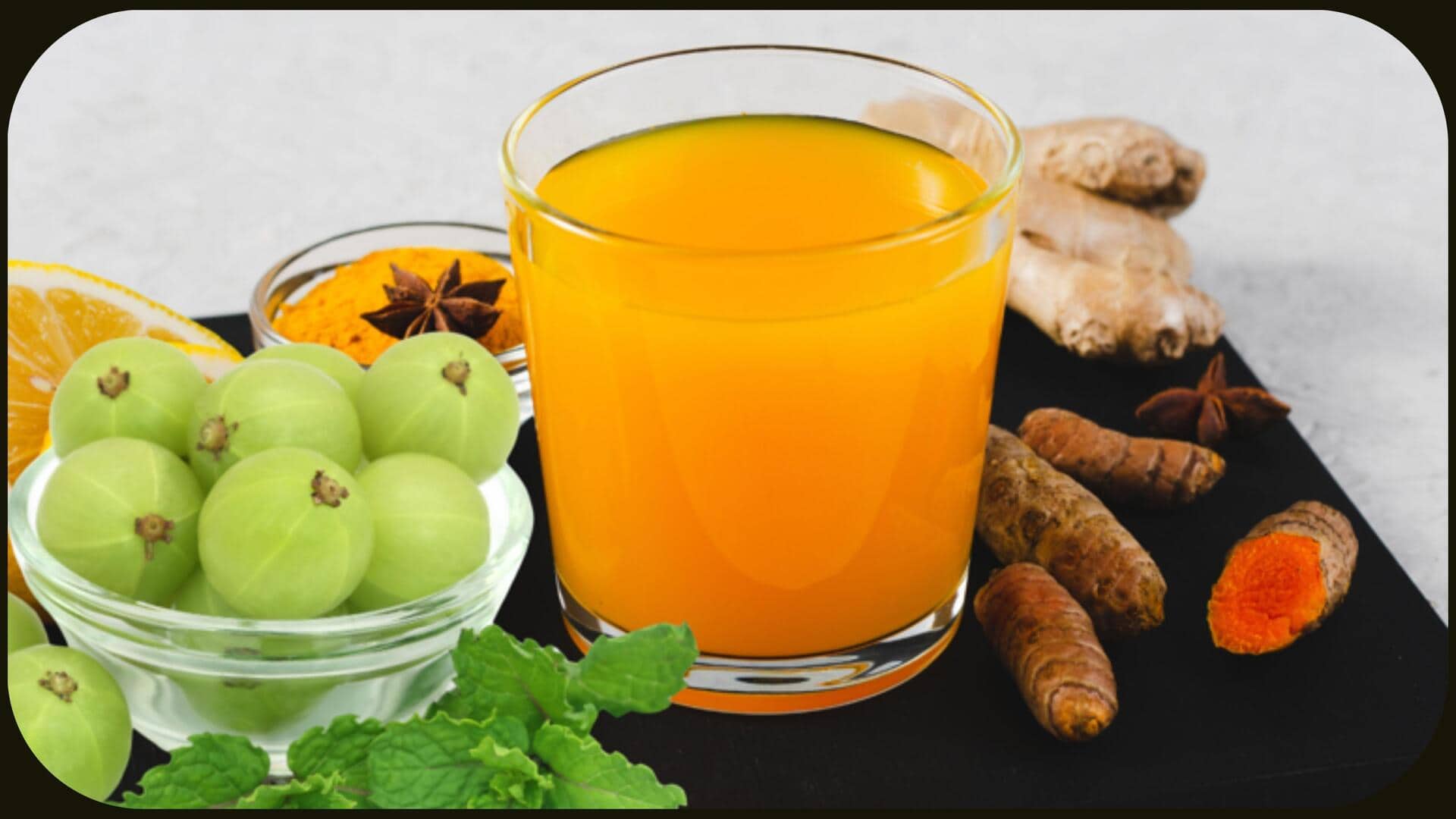 मोटापे से लेकर कोलेस्ट्रॉल तक, इन बीमारियों का इलाज बन सकता है आंवला और कच्ची हल्दी